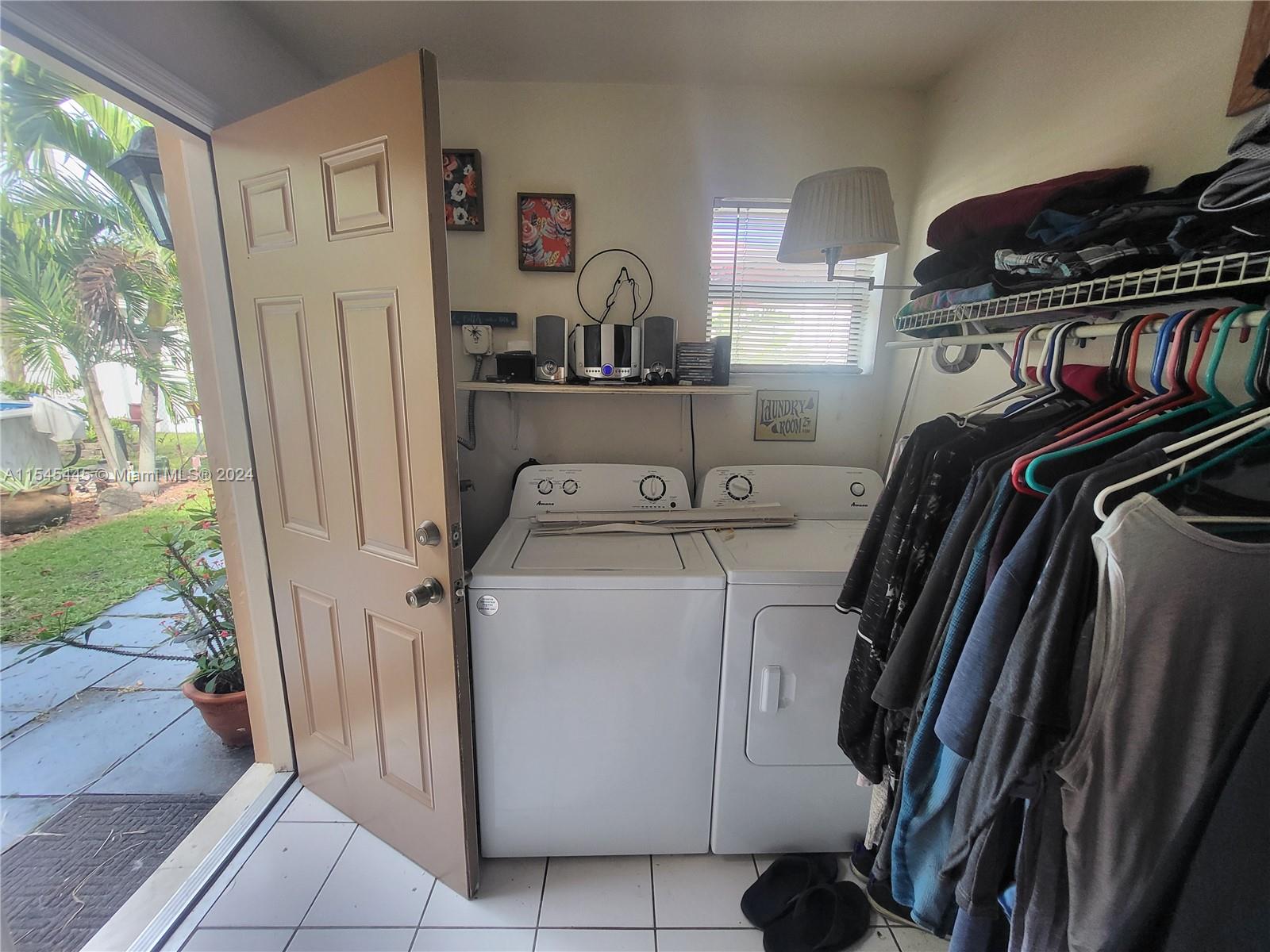 Dania Beach, Florida 33004, 3 Bedrooms Bedrooms, ,2 BathroomsBathrooms,Residential,For Sale,A11545445