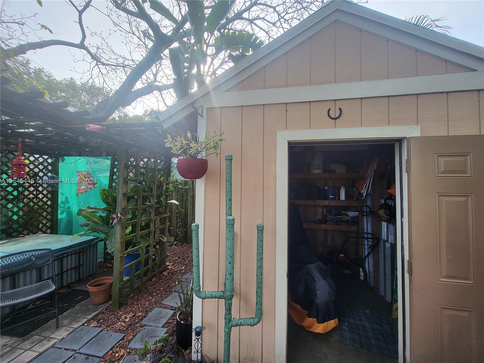 Dania Beach, Florida 33004, 3 Bedrooms Bedrooms, ,2 BathroomsBathrooms,Residential,For Sale,A11545445