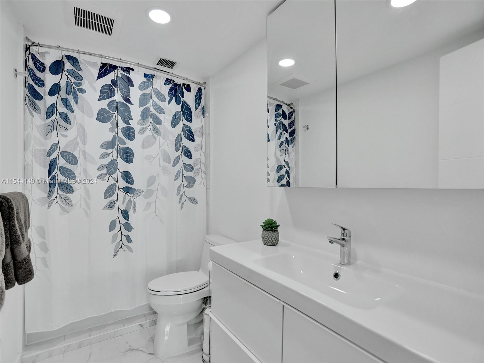 1980 S Ocean Dr 15Q (Available June 1), Hallandale Beach, Florida 33009, 3 Bedrooms Bedrooms, ,2 BathroomsBathrooms,Residentiallease,For Rent,1980 S Ocean Dr 15Q (Available June 1),A11544149