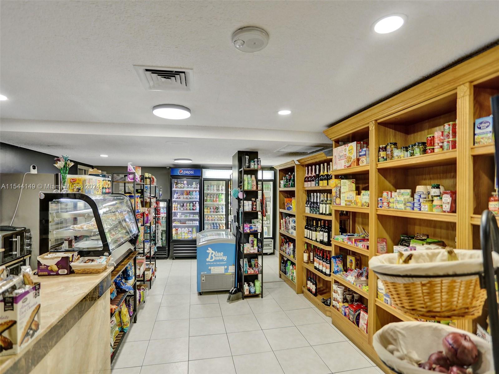 1980 S Ocean Dr 15Q (Available June 1), Hallandale Beach, Florida 33009, 3 Bedrooms Bedrooms, ,2 BathroomsBathrooms,Residentiallease,For Rent,1980 S Ocean Dr 15Q (Available June 1),A11544149