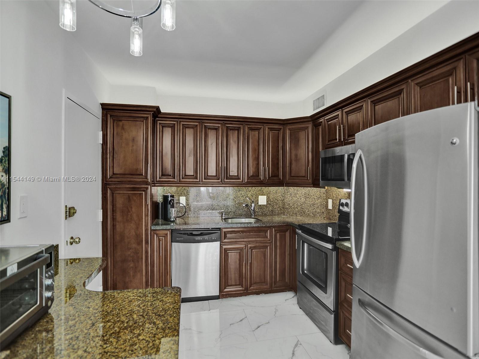 1980 S Ocean Dr 15Q (Available June 1), Hallandale Beach, Florida 33009, 3 Bedrooms Bedrooms, ,2 BathroomsBathrooms,Residentiallease,For Rent,1980 S Ocean Dr 15Q (Available June 1),A11544149