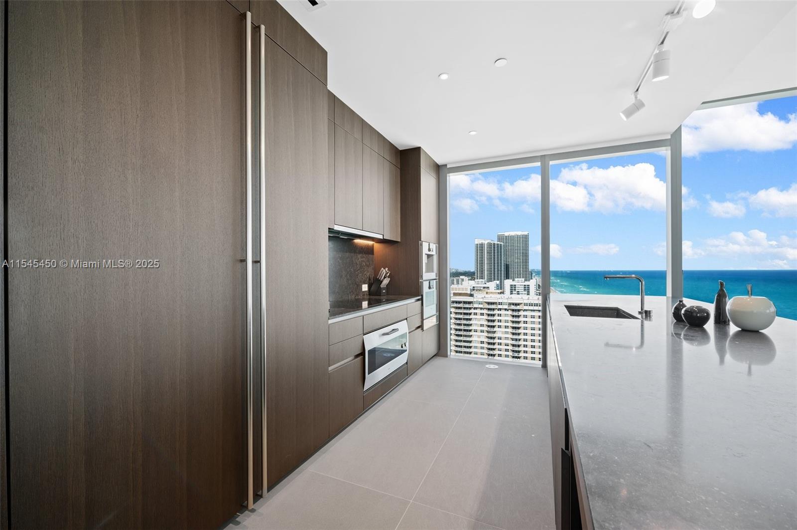 2000 S Ocean Dr 25A, Hallandale Beach, Florida 33009, 3 Bedrooms Bedrooms, ,3 BathroomsBathrooms,Residentiallease,For Rent,2000 S Ocean Dr 25A,A11545450