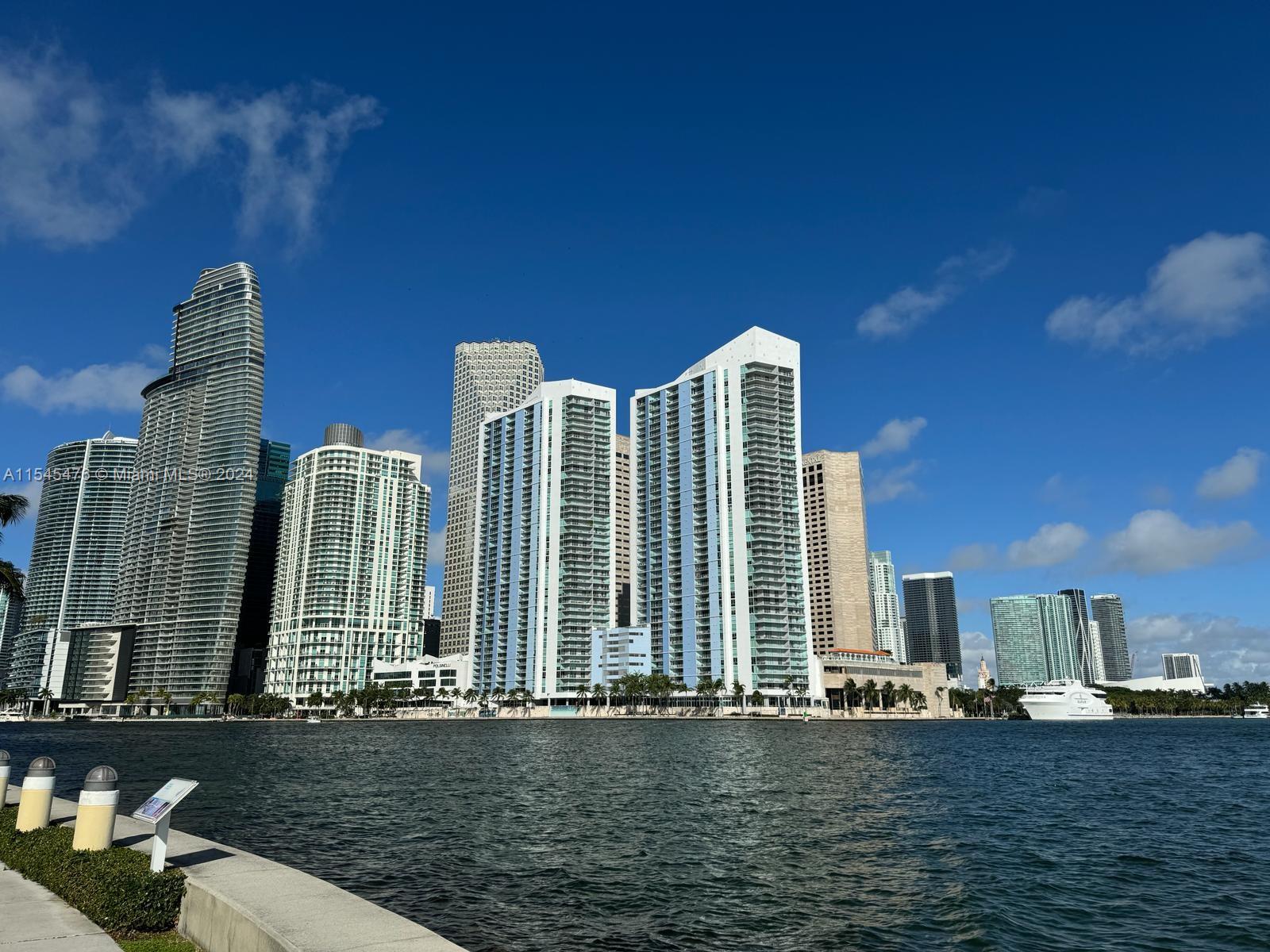 325 S Biscayne Blvd 23, Miami, Florida 33131, 3 Bedrooms Bedrooms, ,2 BathroomsBathrooms,Residentiallease,For Rent,325 S Biscayne Blvd 23,A11545476