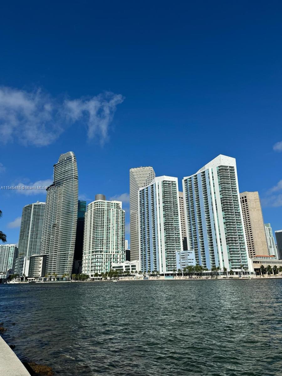 325 S Biscayne Blvd 23, Miami, Florida 33131, 3 Bedrooms Bedrooms, ,2 BathroomsBathrooms,Residentiallease,For Rent,325 S Biscayne Blvd 23,A11545476