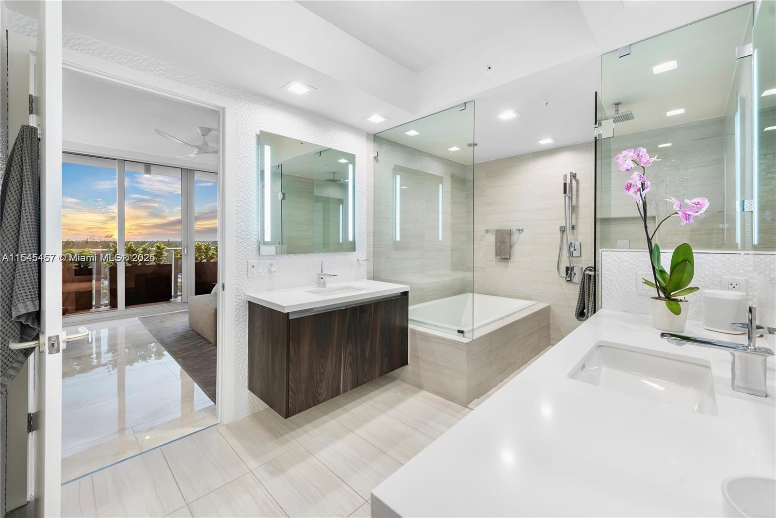 1180 N Federal Hwy 805, Fort Lauderdale, Florida 33304, 2 Bedrooms Bedrooms, ,2 BathroomsBathrooms,Residentiallease,For Rent,1180 N Federal Hwy 805,A11545457