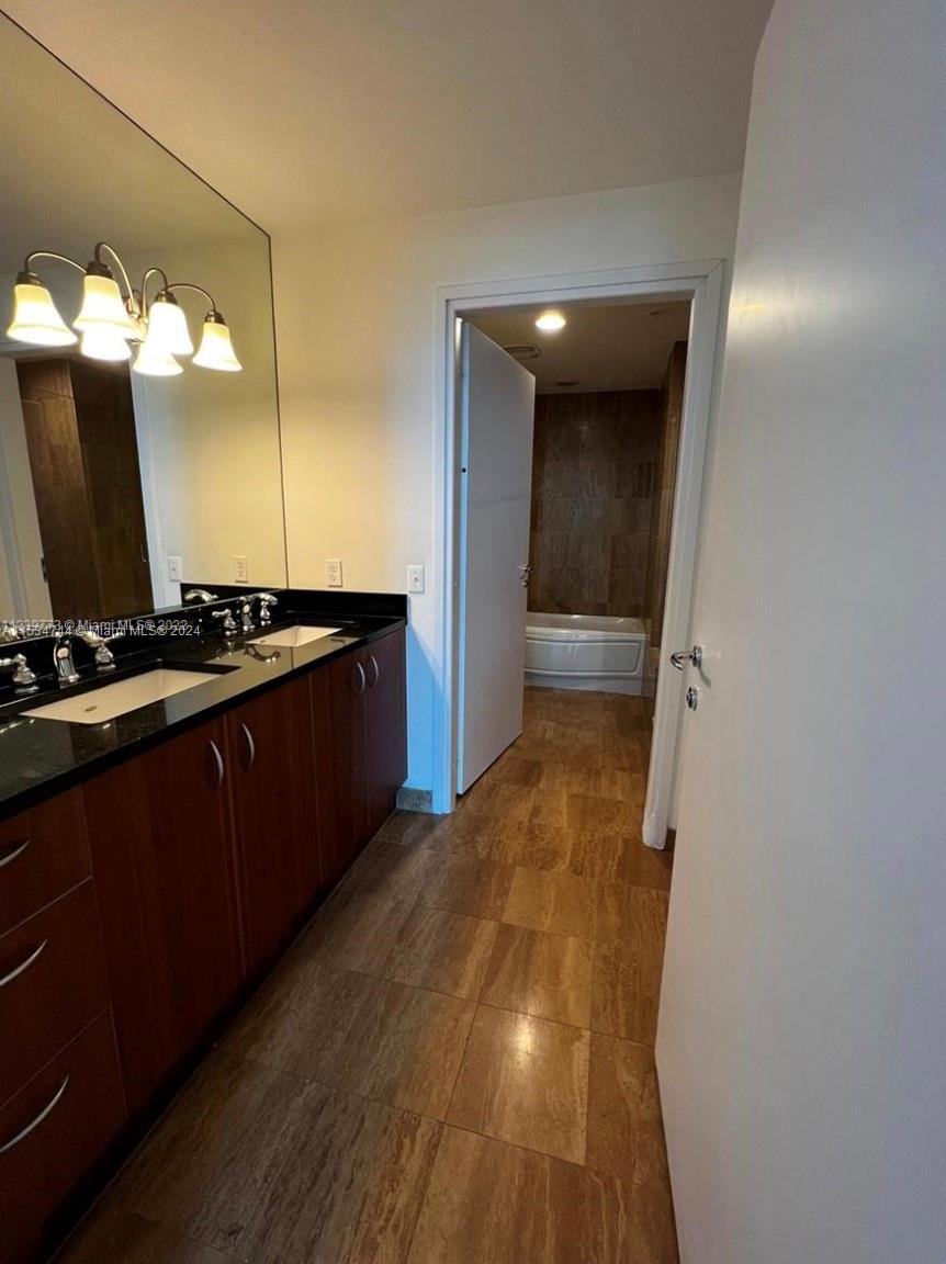 300 S Biscayne Blvd T-1606, Miami, Florida 33131, 2 Bedrooms Bedrooms, ,2 BathroomsBathrooms,Residentiallease,For Rent,300 S Biscayne Blvd T-1606,A11534744
