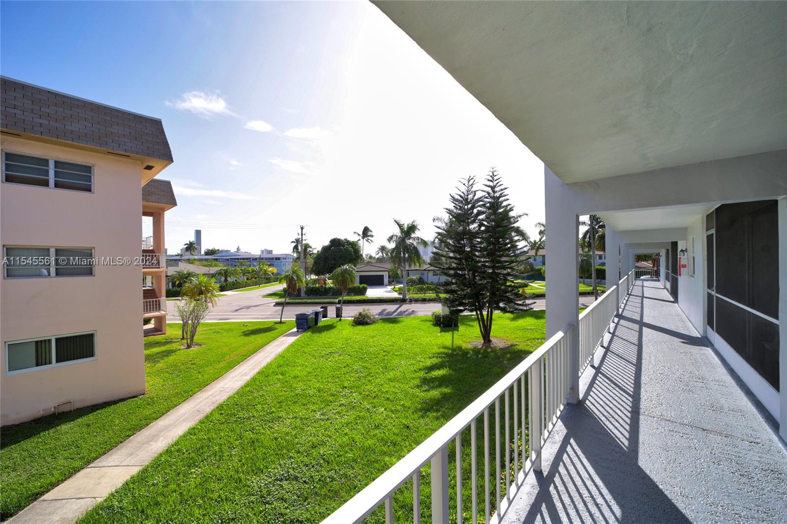 541 Blue Heron Dr 205, Hallandale Beach, Florida 33009, 2 Bedrooms Bedrooms, ,2 BathroomsBathrooms,Residential,For Sale,541 Blue Heron Dr 205,A11545561