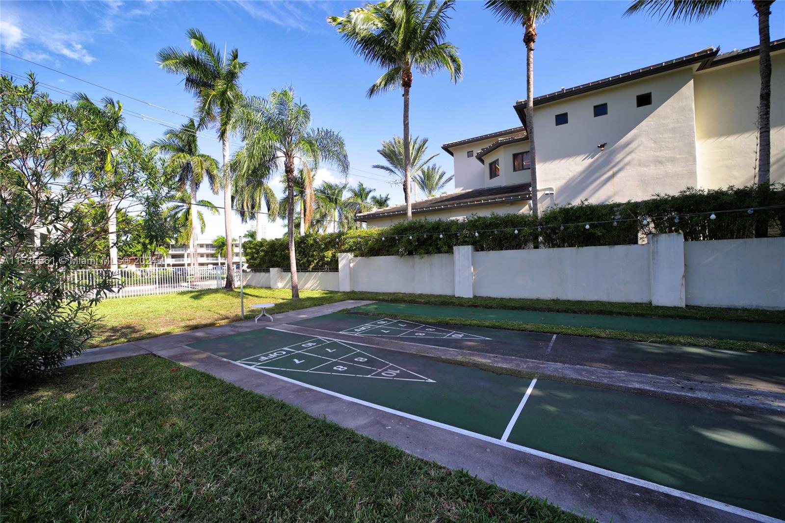 541 Blue Heron Dr 205, Hallandale Beach, Florida 33009, 2 Bedrooms Bedrooms, ,2 BathroomsBathrooms,Residential,For Sale,541 Blue Heron Dr 205,A11545561