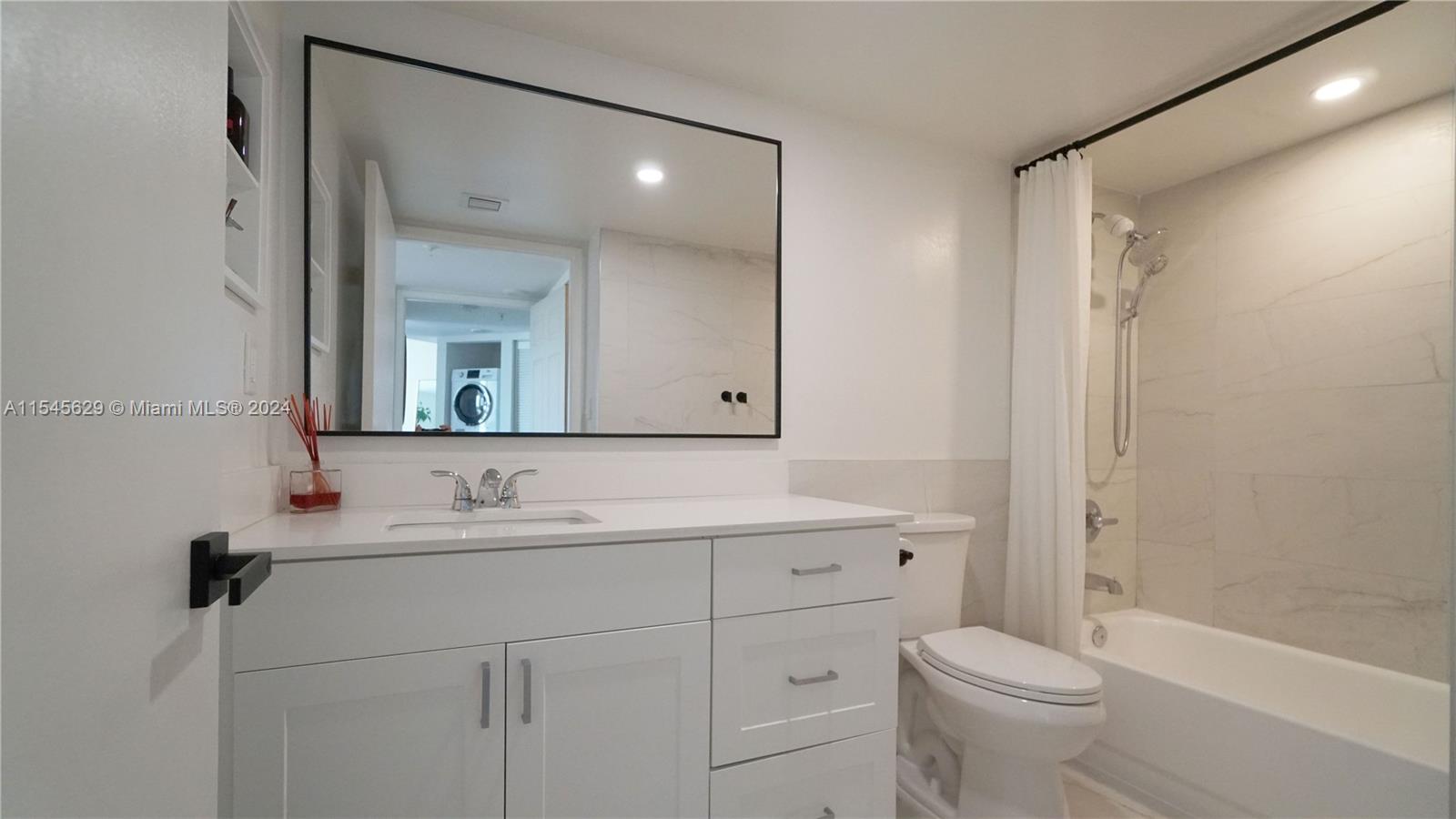 1688 West Ave 403, Miami Beach, Florida 33139, 2 Bedrooms Bedrooms, ,2 BathroomsBathrooms,Residential,For Sale,1688 West Ave 403,A11545629