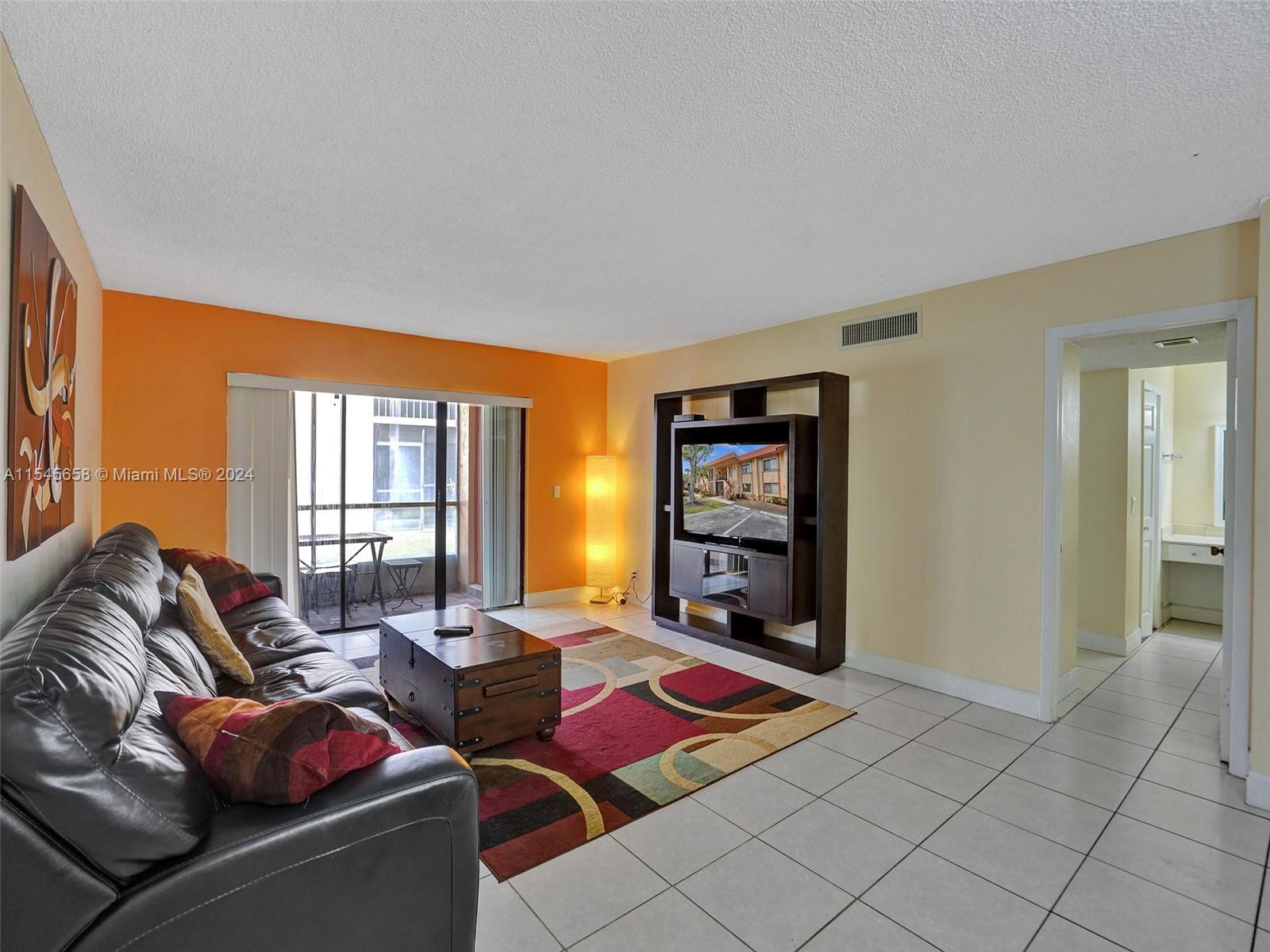 158 Lakeview Dr 103, Weston, FL 33326, 2 Bedrooms Bedrooms, ,2 BathroomsBathrooms,Residential,For Sale,Lakeview Dr,A11545658