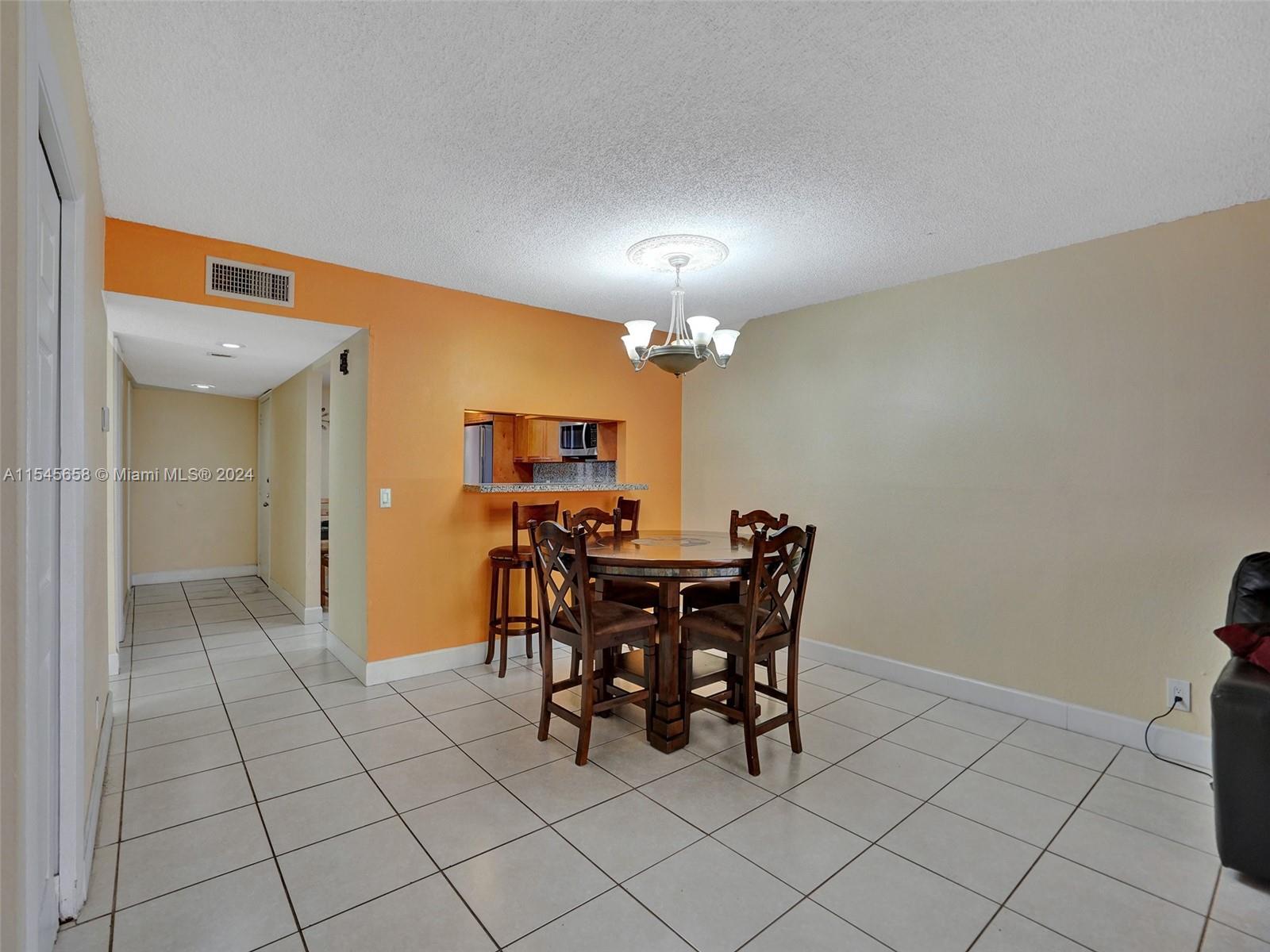 158 Lakeview Dr 103, Weston, FL 33326, 2 Bedrooms Bedrooms, ,2 BathroomsBathrooms,Residential,For Sale,Lakeview Dr,A11545658