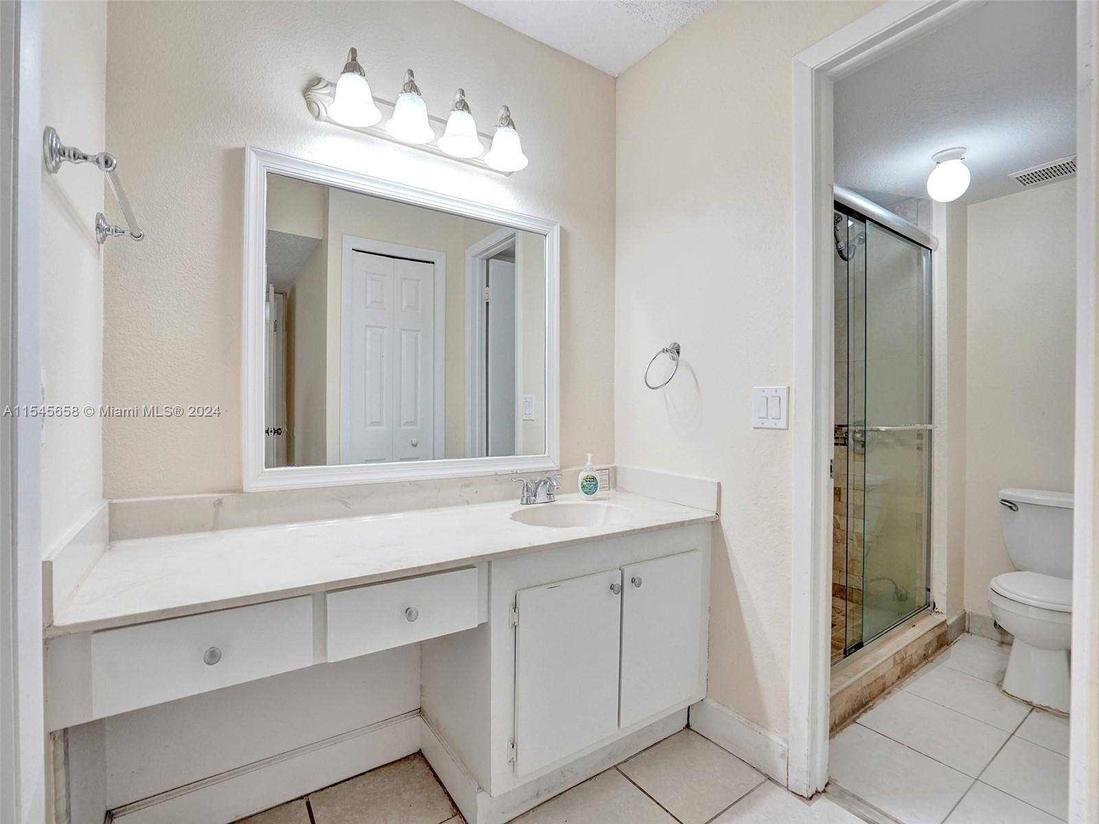 158 Lakeview Dr 103, Weston, FL 33326, 2 Bedrooms Bedrooms, ,2 BathroomsBathrooms,Residential,For Sale,Lakeview Dr,A11545658