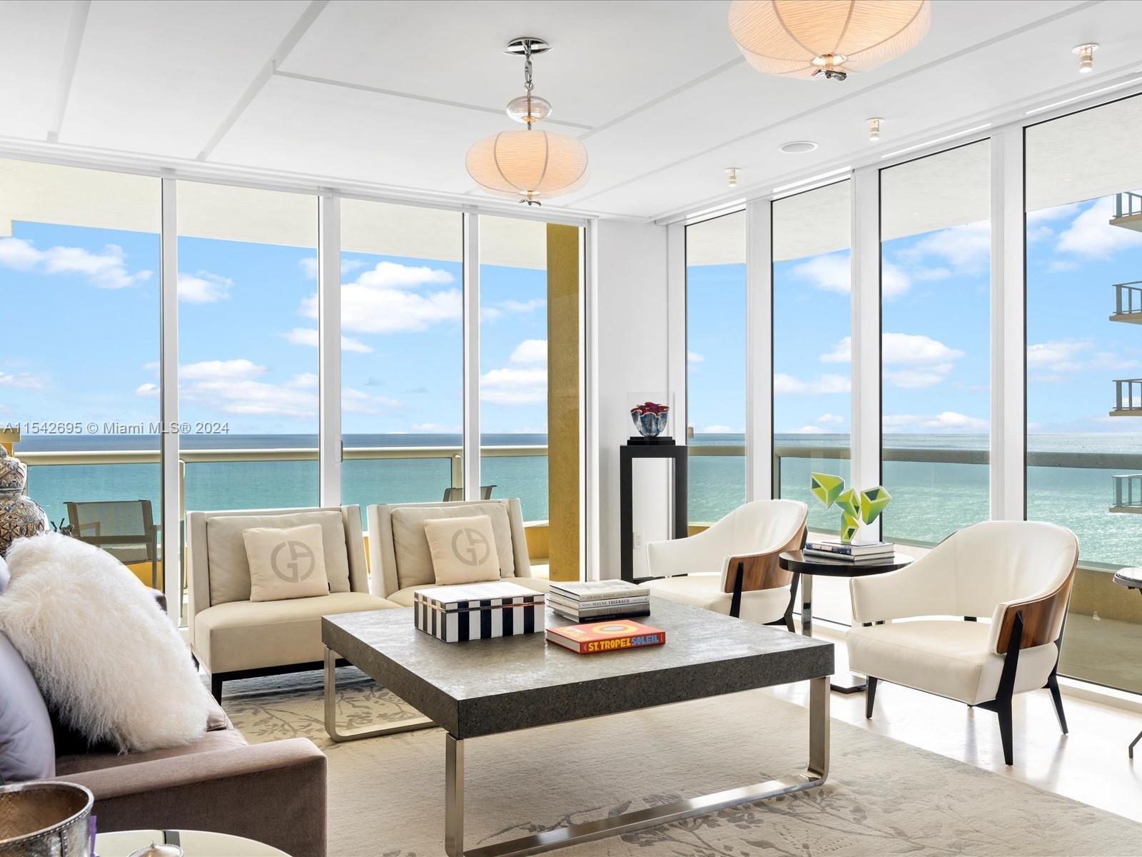 Apartamento à Venda em Sunny Isles Beach, FL