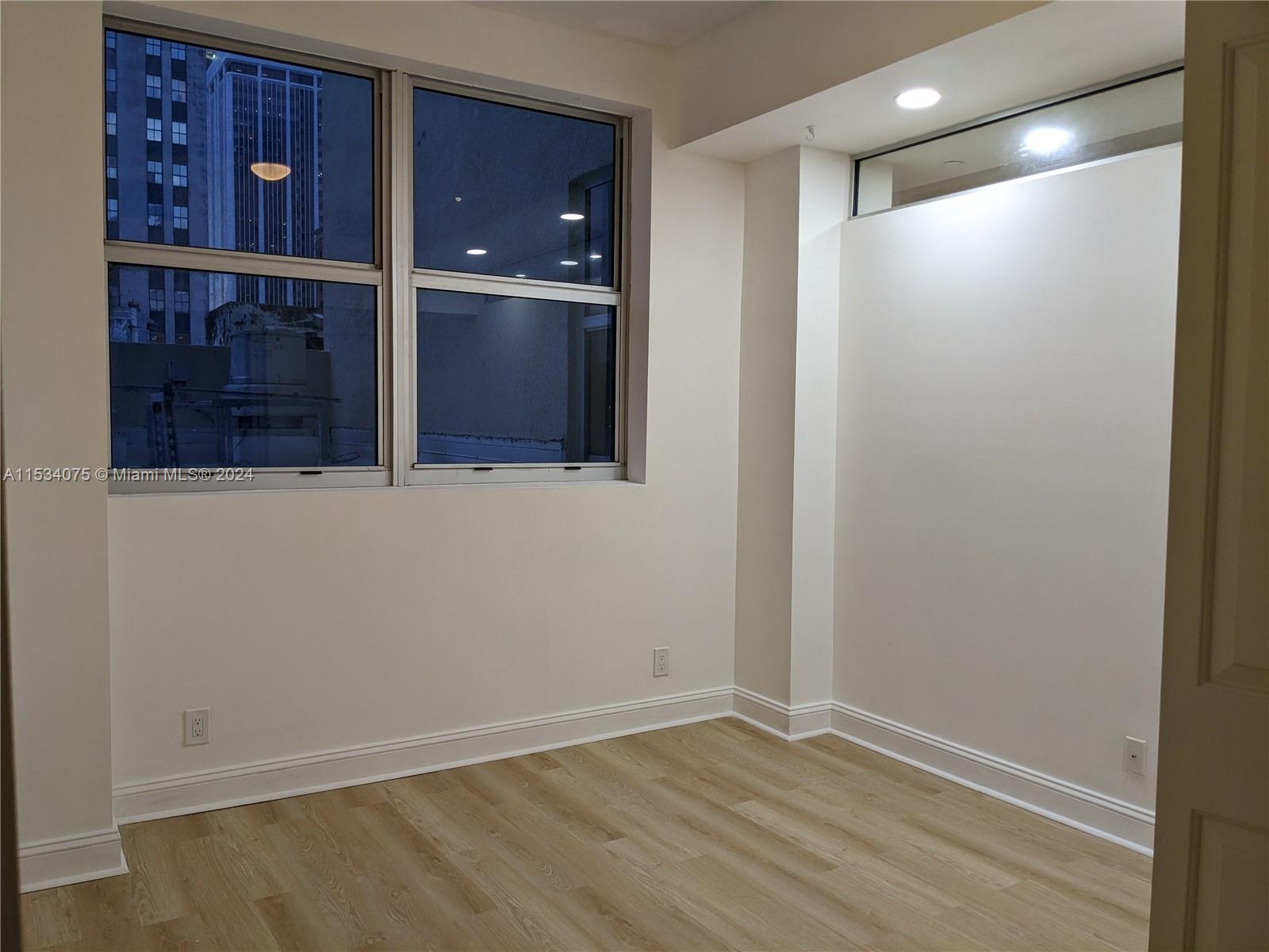 Miami, Florida 33131, 1 Bedroom Bedrooms, ,1 BathroomBathrooms,Residential,For Sale,A11534075