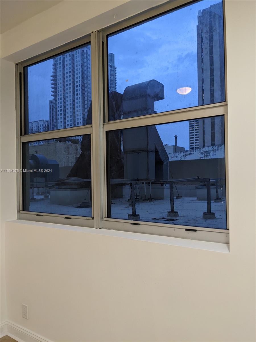 Miami, Florida 33131, 1 Bedroom Bedrooms, ,1 BathroomBathrooms,Residential,For Sale,A11534075