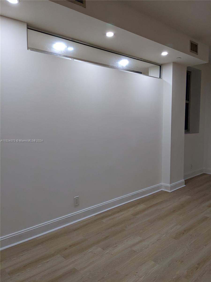 Miami, Florida 33131, 1 Bedroom Bedrooms, ,1 BathroomBathrooms,Residential,For Sale,A11534075