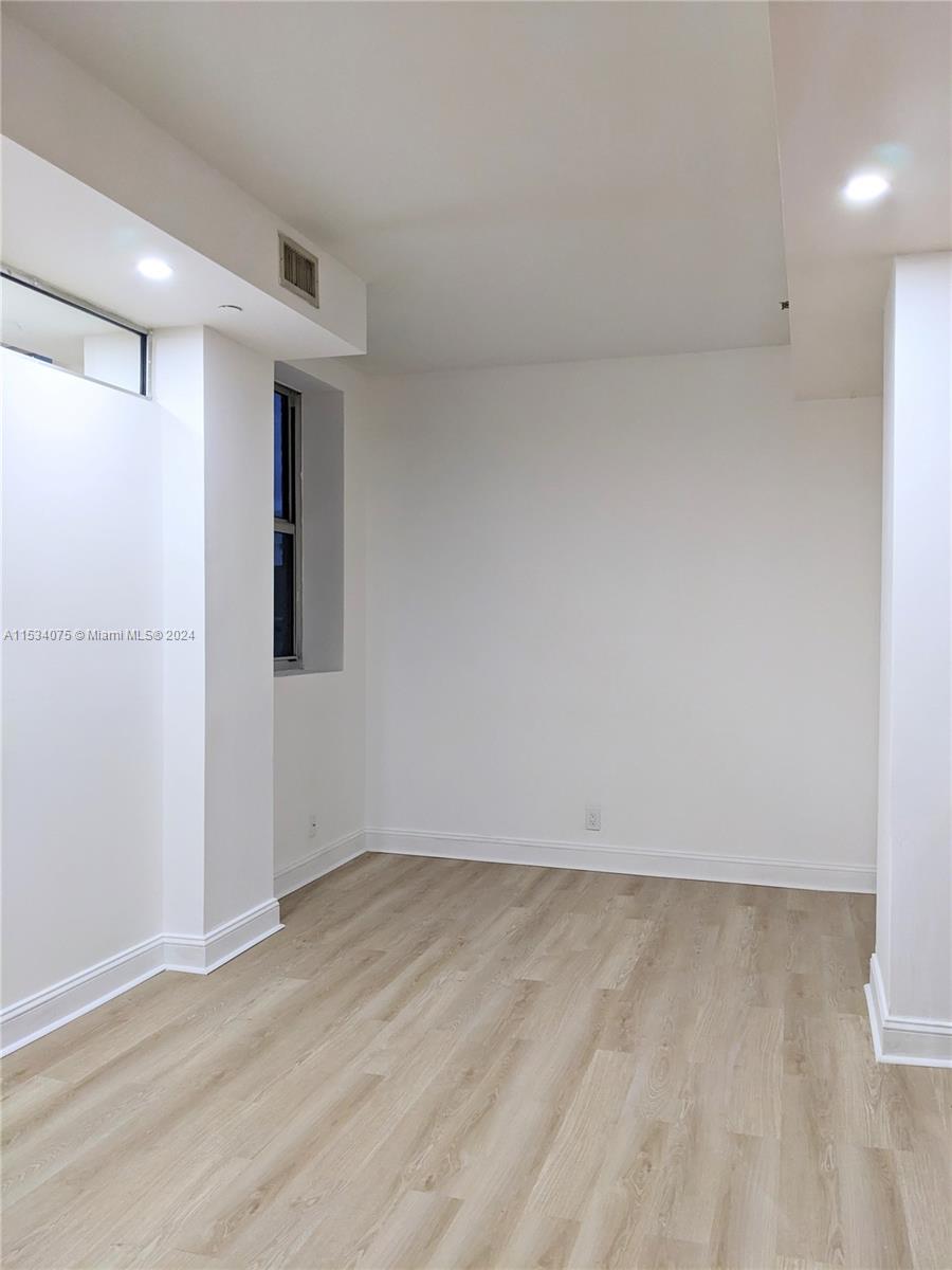 Miami, Florida 33131, 1 Bedroom Bedrooms, ,1 BathroomBathrooms,Residential,For Sale,A11534075