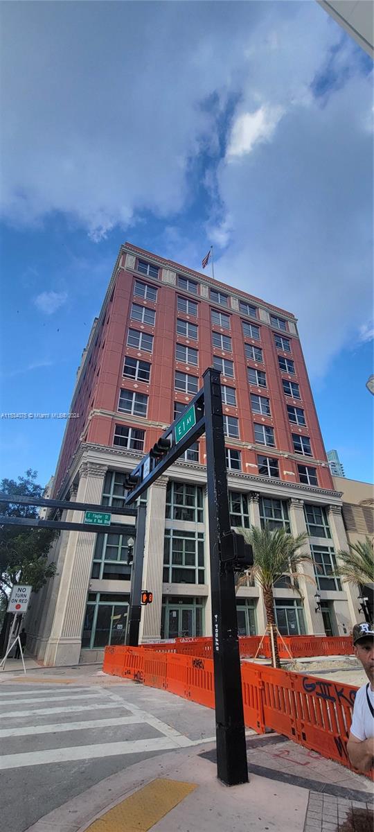 Miami, Florida 33131, 1 Bedroom Bedrooms, ,1 BathroomBathrooms,Residential,For Sale,A11534075