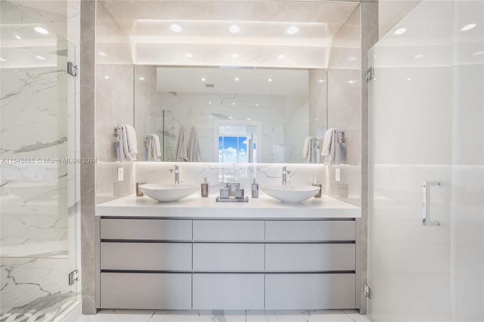 901 Brickell Key Blvd, Miami, FL, 33131 United States, 4 Bedrooms Bedrooms, ,4 BathroomsBathrooms,Residential,For Sale,Brickell Key Blvd,A11545665