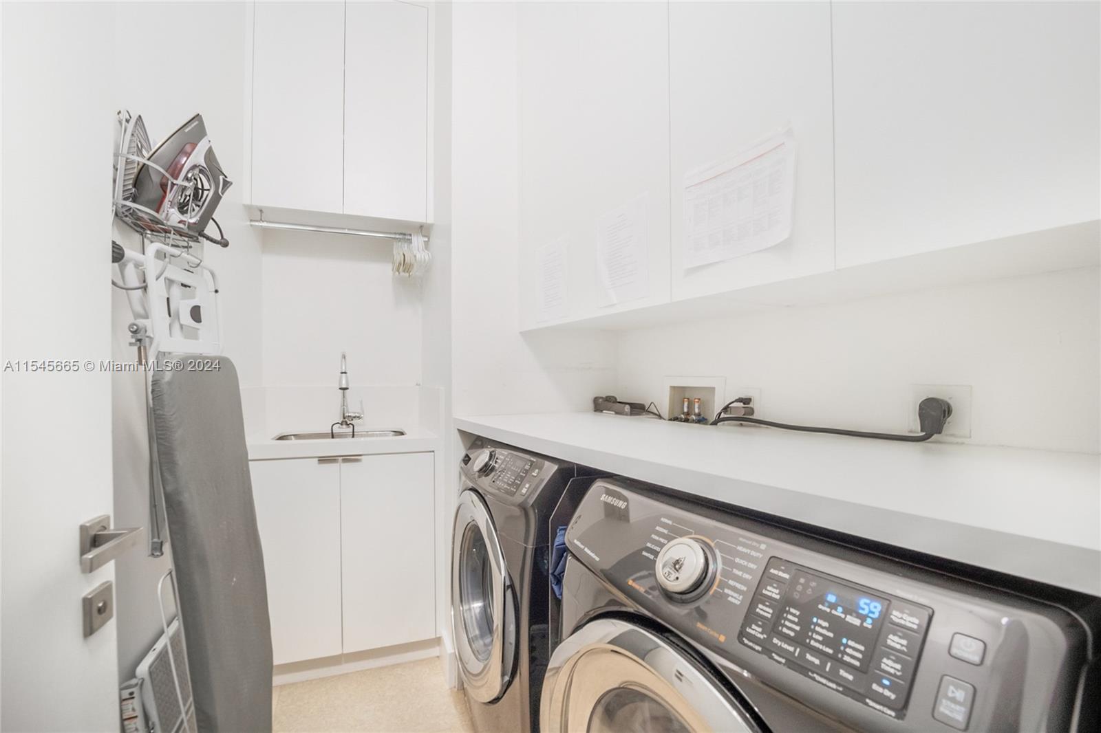 901 Brickell Key Blvd, Miami, FL, 33131 United States, 4 Bedrooms Bedrooms, ,4 BathroomsBathrooms,Residential,For Sale,Brickell Key Blvd,A11545665