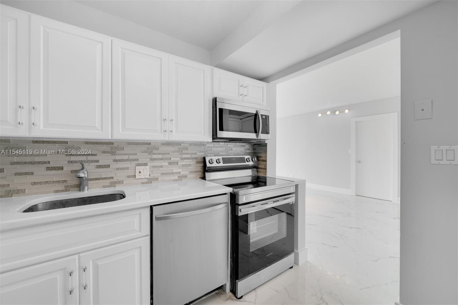 20379 Country Club Dr, Aventura, FL, 33180 United States, 2 Bedrooms Bedrooms, ,2 BathroomsBathrooms,Residential,For Sale,Country Club Dr,A11545119