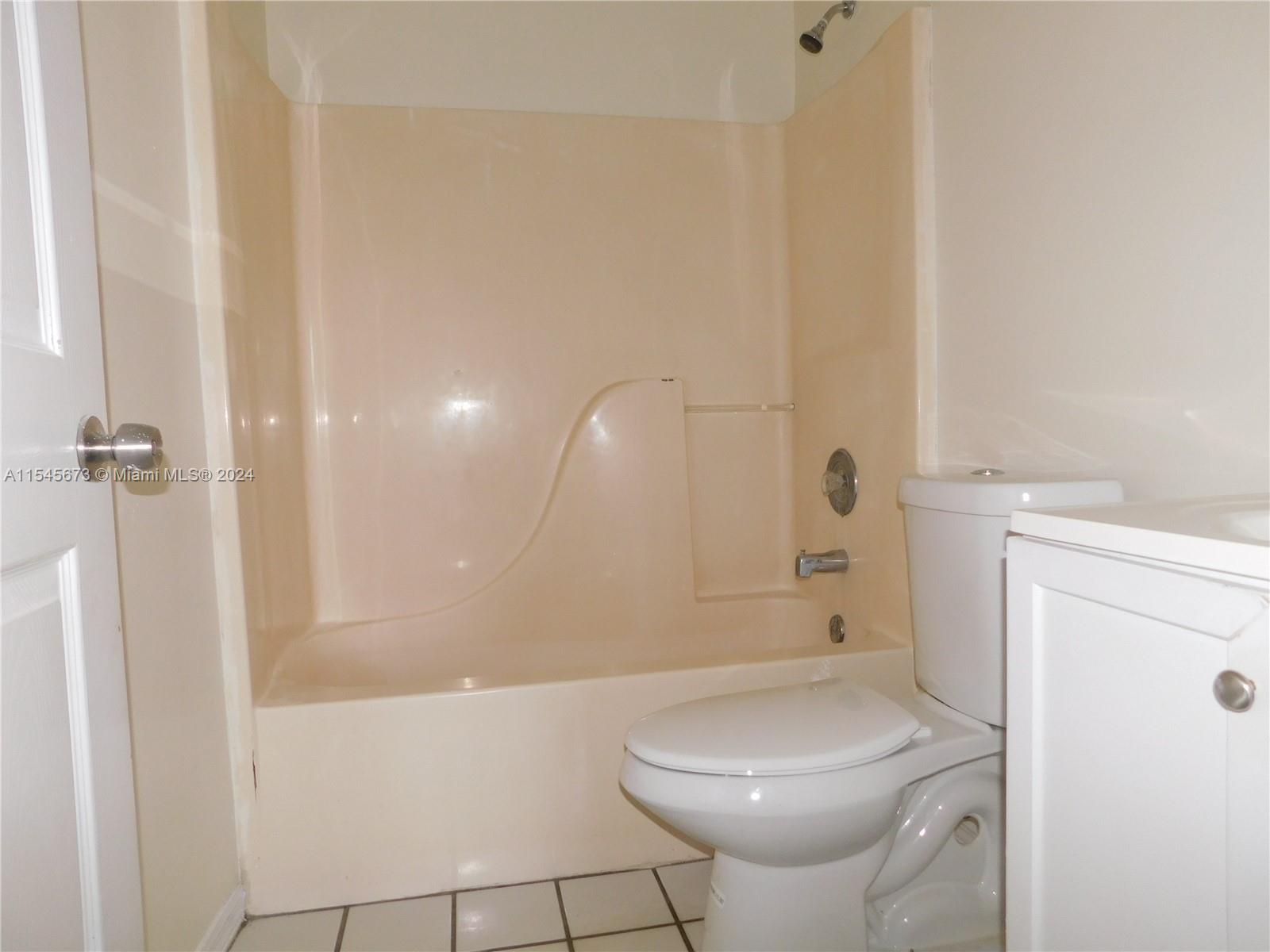 738 SW 9th St, Florida City, Florida 33034, 3 Bedrooms Bedrooms, ,2 BathroomsBathrooms,Residentiallease,For Rent,738 SW 9th St,A11545673