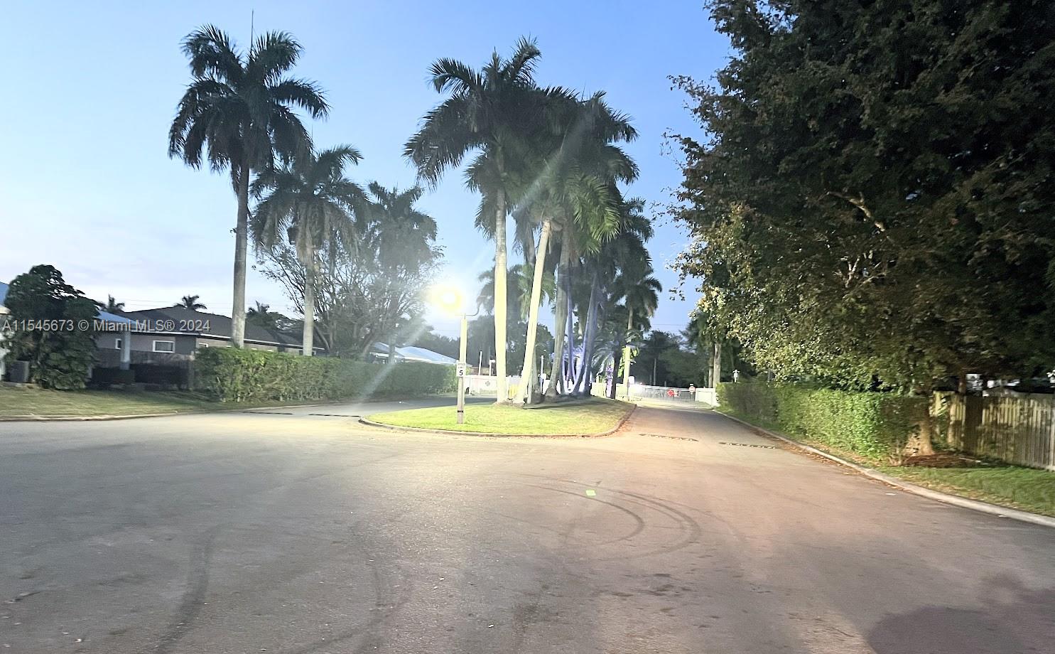 738 SW 9th St, Florida City, Florida 33034, 3 Bedrooms Bedrooms, ,2 BathroomsBathrooms,Residentiallease,For Rent,738 SW 9th St,A11545673