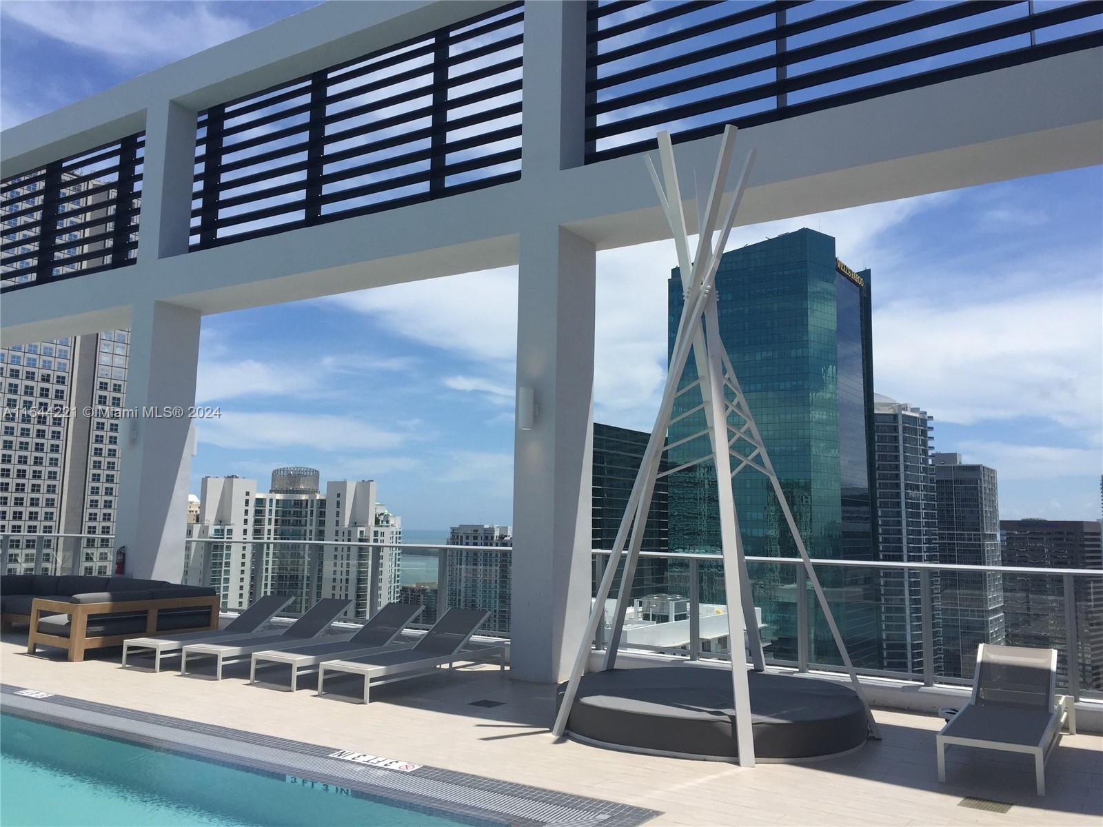 Miami, Florida 33131, 1 Bedroom Bedrooms, ,1 BathroomBathrooms,Residential,For Sale,A11544221