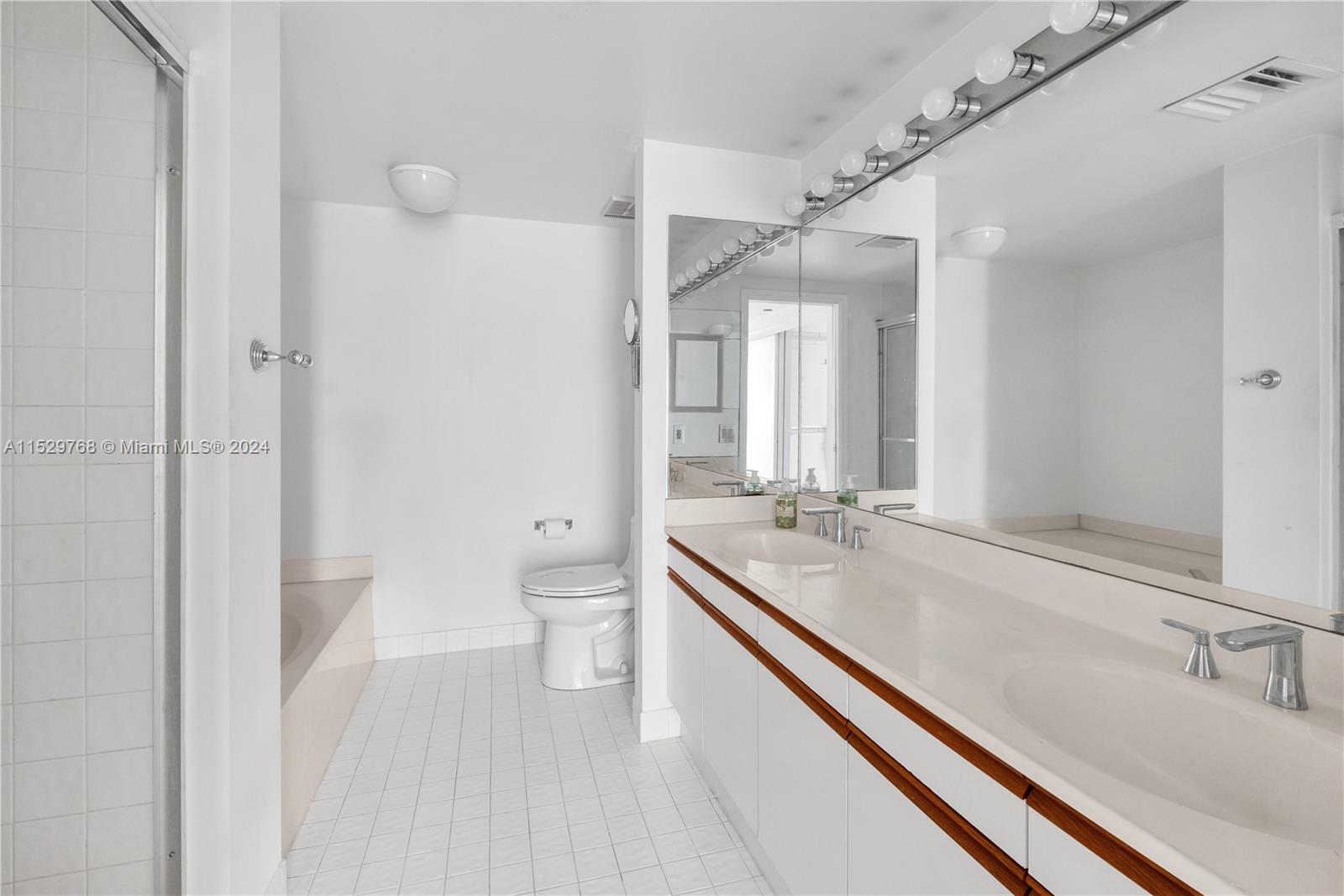 3610 Yacht Club Dr 911, Aventura, Florida 33180, 2 Bedrooms Bedrooms, ,2 BathroomsBathrooms,Residential,For Sale,3610 Yacht Club Dr 911,A11529768