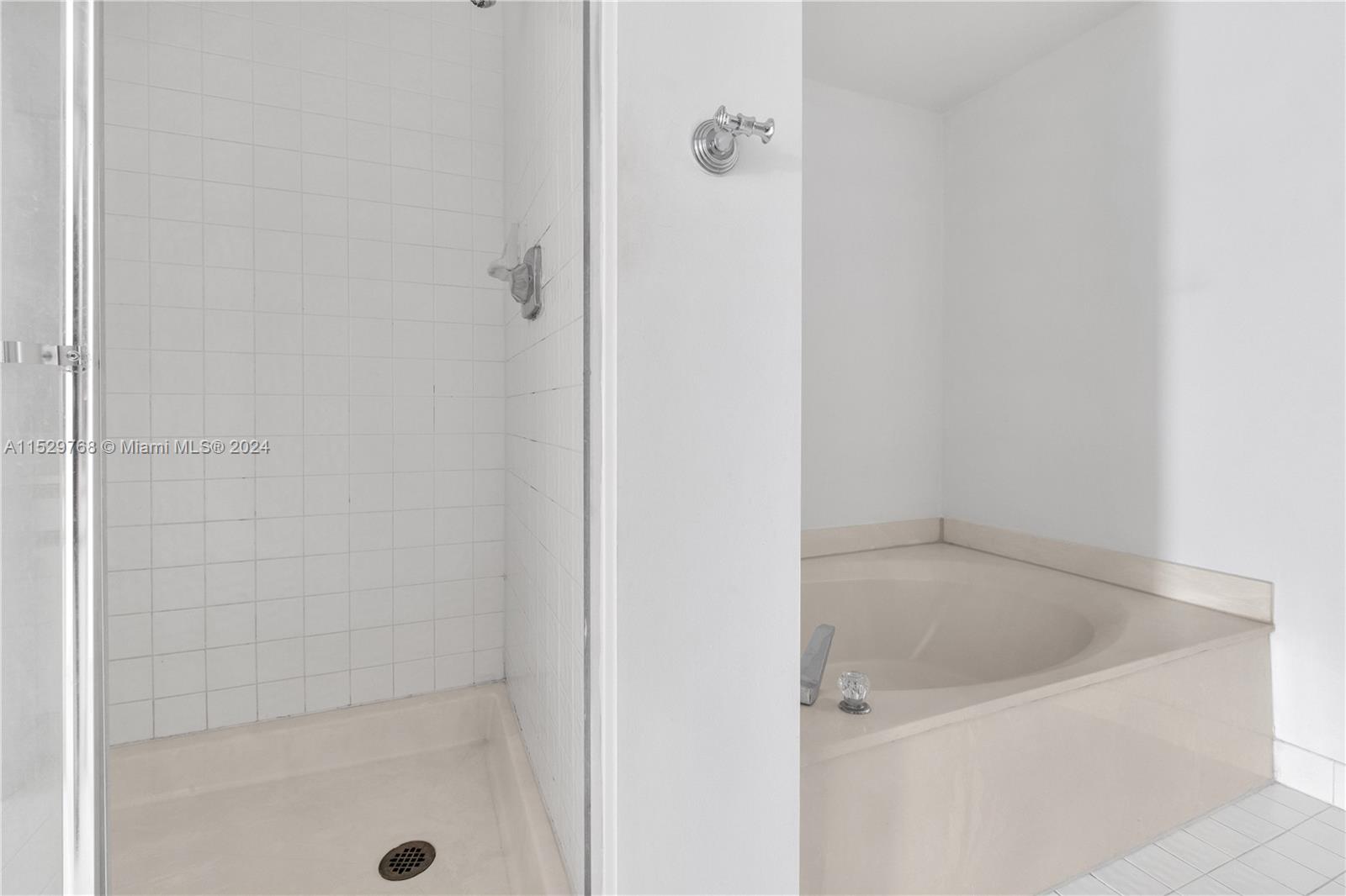 3610 Yacht Club Dr 911, Aventura, Florida 33180, 2 Bedrooms Bedrooms, ,2 BathroomsBathrooms,Residential,For Sale,3610 Yacht Club Dr 911,A11529768