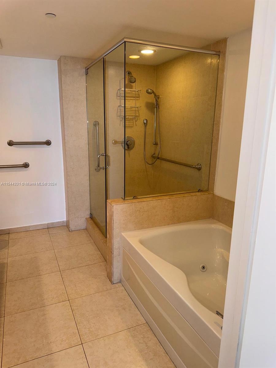 50 Biscayne Blvd 1601, Miami, Florida 33132, 2 Bedrooms Bedrooms, ,2 BathroomsBathrooms,Residentiallease,For Rent,50 Biscayne Blvd 1601,A11544331