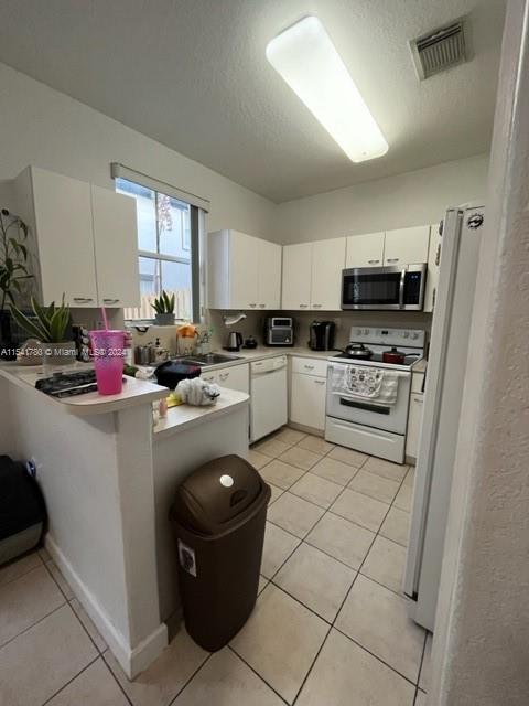 11551 NW 76th St, Doral, Florida 33178, 3 Bedrooms Bedrooms, ,2 BathroomsBathrooms,Residentiallease,For Rent,11551 NW 76th St,A11541780