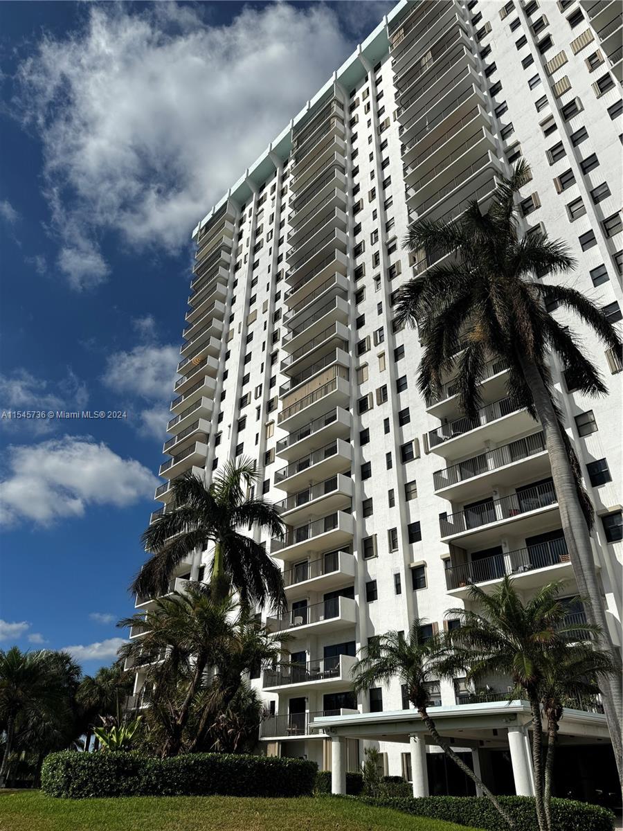 1201 S Ocean Dr 1602S, Hollywood, Florida 33019, 3 Bedrooms Bedrooms, ,2 BathroomsBathrooms,Residentiallease,For Rent,1201 S Ocean Dr 1602S,A11545736