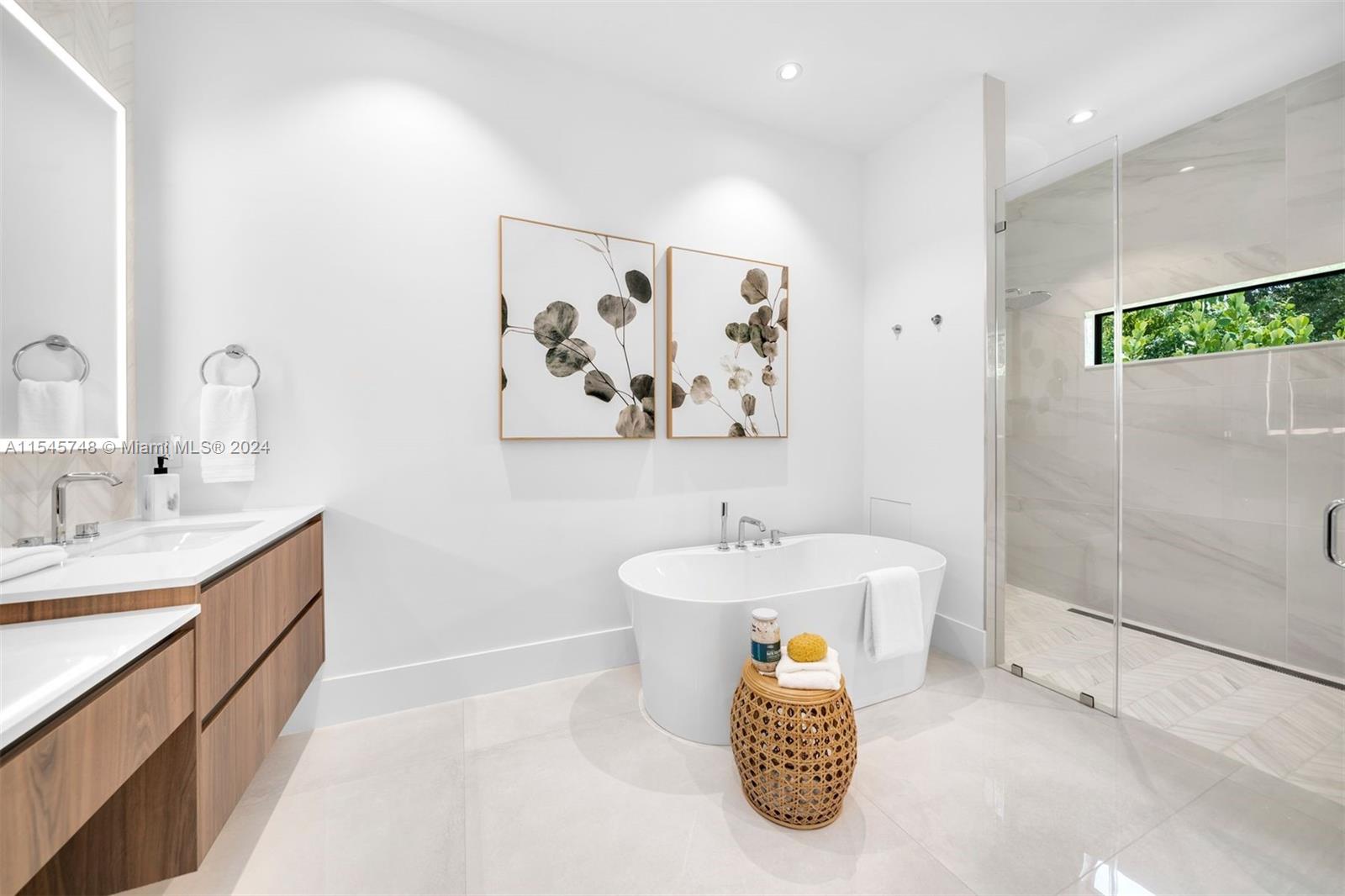 7501 80th St, Miami, FL, 33143 United States, 5 Bedrooms Bedrooms, ,5 BathroomsBathrooms,Residential,For Sale,80th St,A11545748