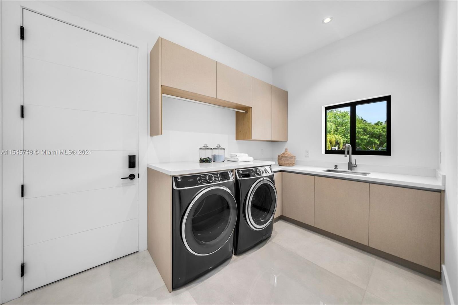 7501 80th St, Miami, FL, 33143 United States, 5 Bedrooms Bedrooms, ,5 BathroomsBathrooms,Residential,For Sale,80th St,A11545748