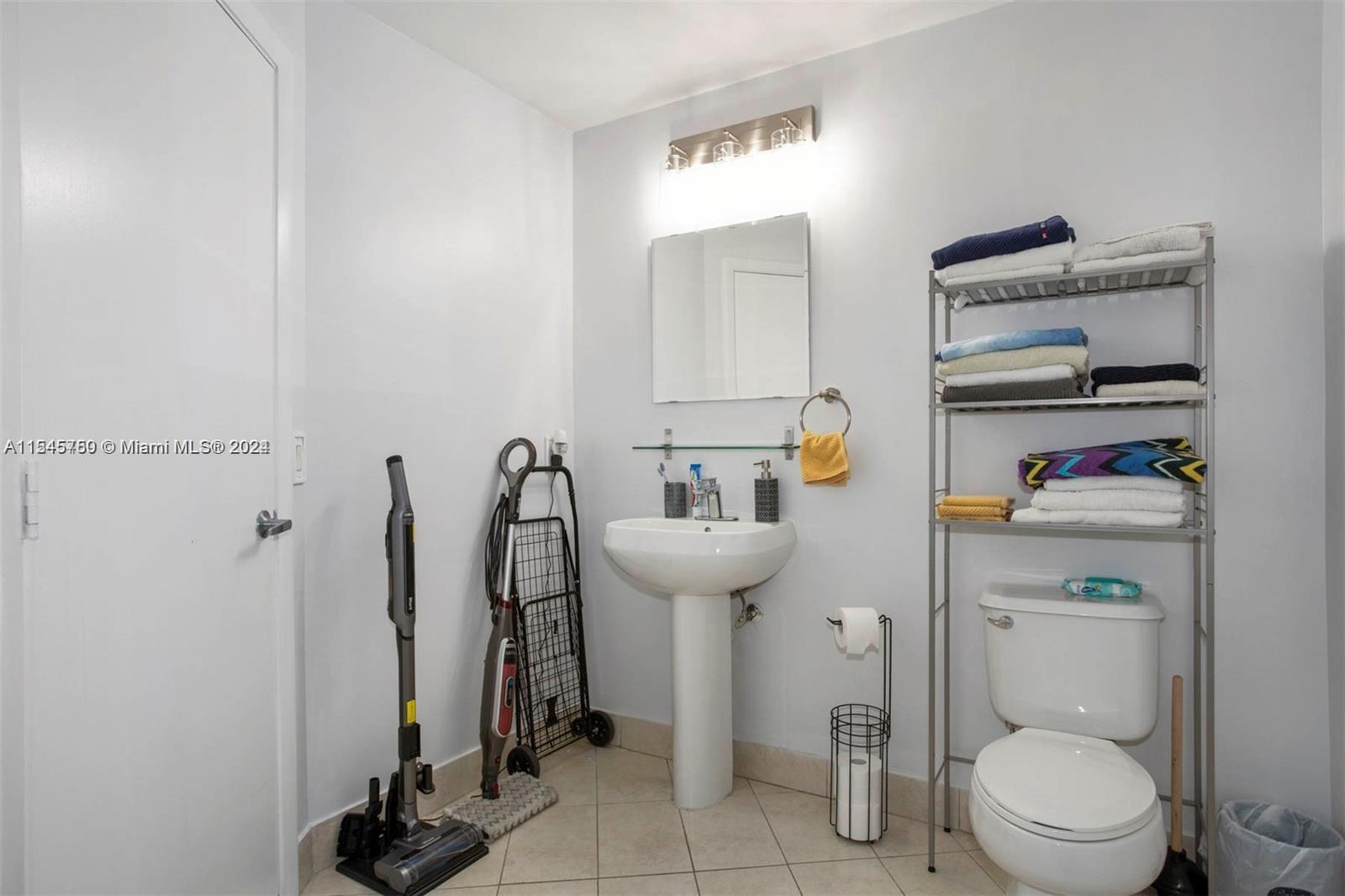 1900 N Bayshore Dr 2307, Miami, Florida 33132, 1 Bedroom Bedrooms, ,1 BathroomBathrooms,Residentiallease,For Rent,1900 N Bayshore Dr 2307,A11545750