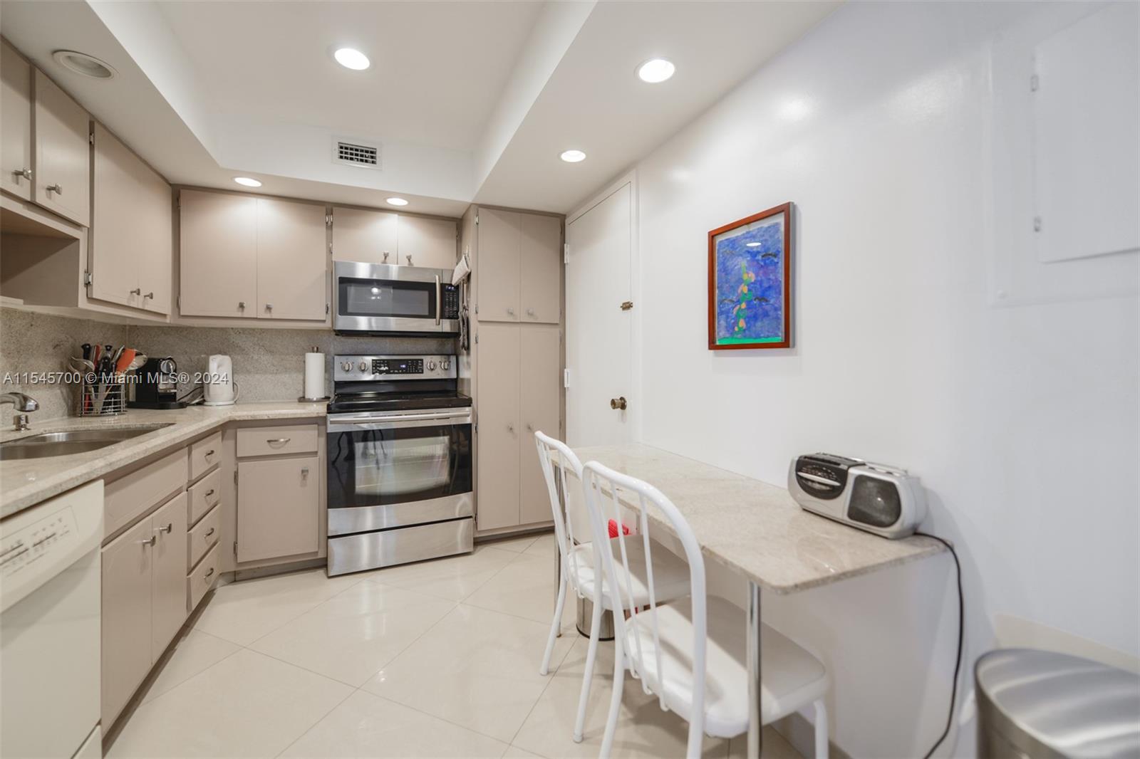 1985 S Ocean Dr 11K, Hallandale Beach, Florida 33009, 1 Bedroom Bedrooms, ,1 BathroomBathrooms,Residential,For Sale,1985 S Ocean Dr 11K,A11545700
