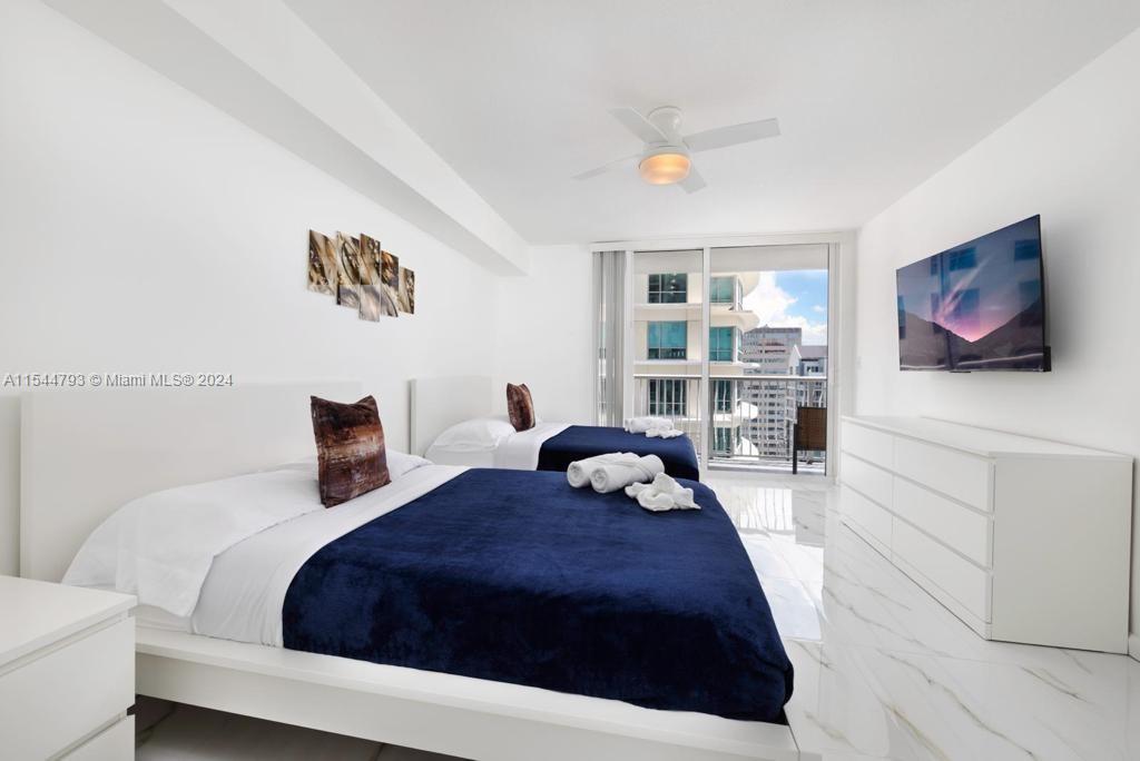 1200 Brickell Bay Dr 3404, Miami, Florida 33131, 1 Bedroom Bedrooms, ,1 BathroomBathrooms,Residentiallease,For Rent,1200 Brickell Bay Dr 3404,A11544793