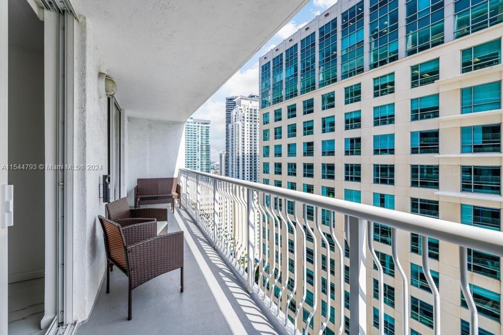 1200 Brickell Bay Dr 3404, Miami, Florida 33131, 1 Bedroom Bedrooms, ,1 BathroomBathrooms,Residentiallease,For Rent,1200 Brickell Bay Dr 3404,A11544793