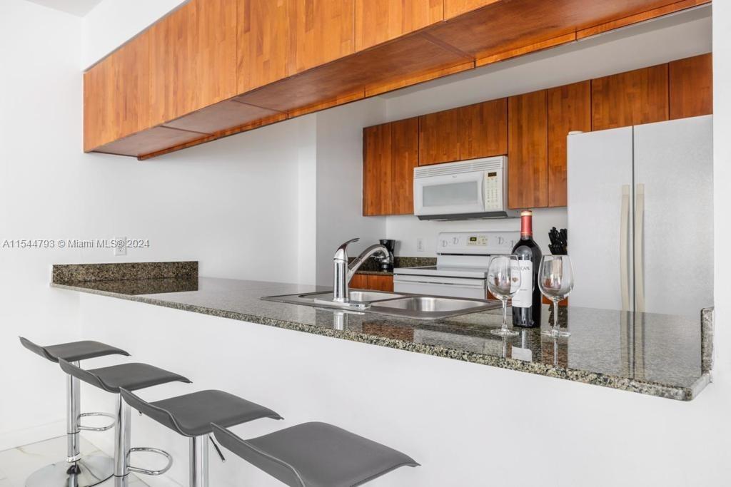 1200 Brickell Bay Dr 3404, Miami, Florida 33131, 1 Bedroom Bedrooms, ,1 BathroomBathrooms,Residentiallease,For Rent,1200 Brickell Bay Dr 3404,A11544793