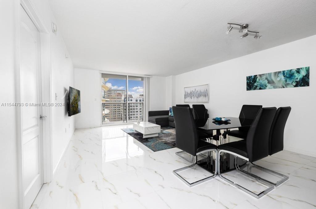 1200 Brickell Bay Dr 3404, Miami, Florida 33131, 1 Bedroom Bedrooms, ,1 BathroomBathrooms,Residentiallease,For Rent,1200 Brickell Bay Dr 3404,A11544793