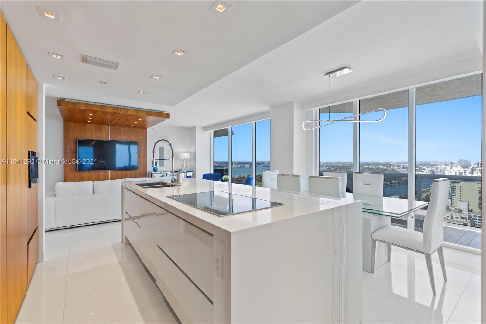 4779 COLLINS AV 3701, Miami Beach, Florida 33140, 3 Bedrooms Bedrooms, ,3 BathroomsBathrooms,Residentiallease,For Rent,4779 COLLINS AV 3701,A11541292