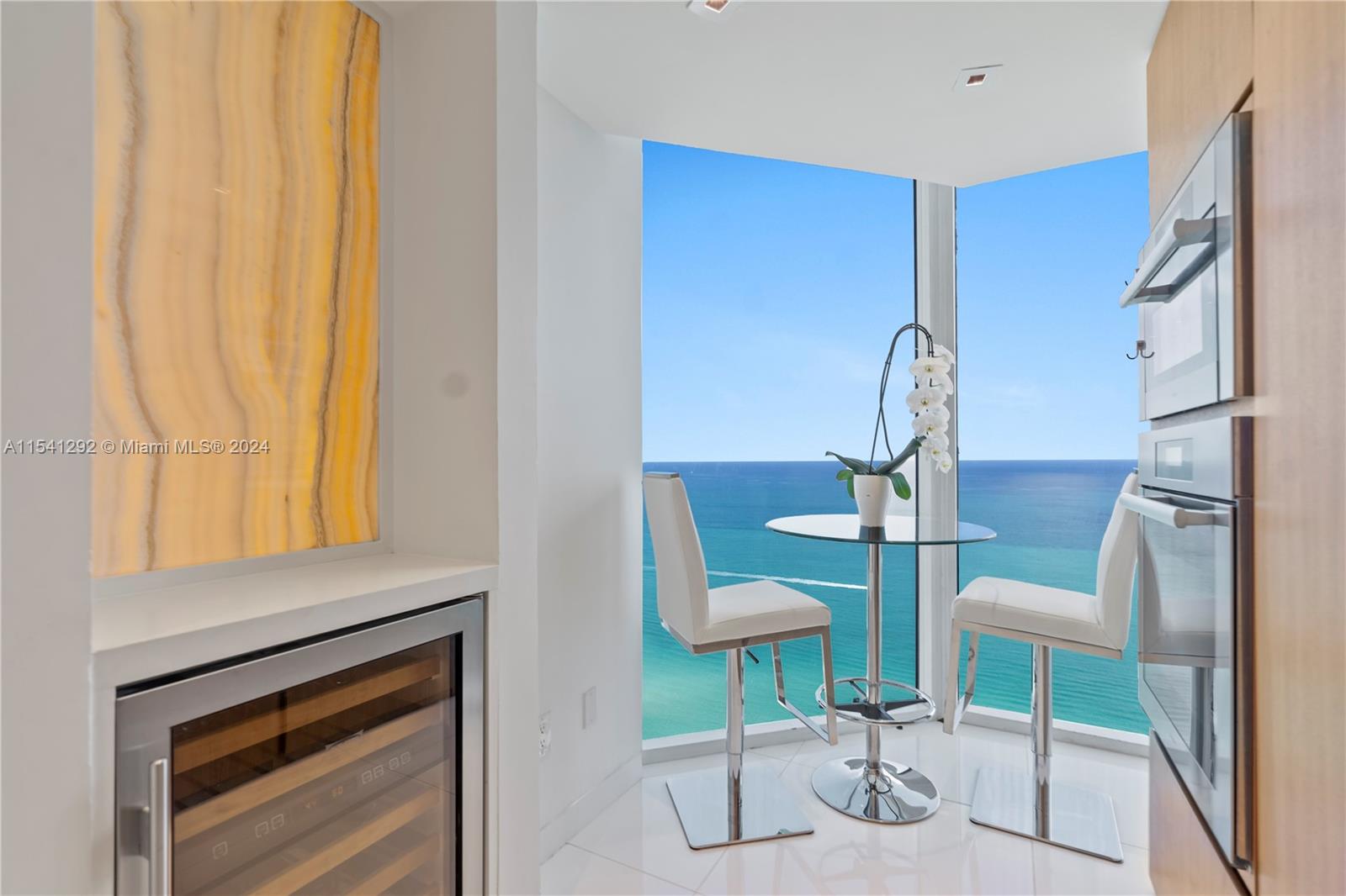 4779 COLLINS AV 3701, Miami Beach, Florida 33140, 3 Bedrooms Bedrooms, ,3 BathroomsBathrooms,Residentiallease,For Rent,4779 COLLINS AV 3701,A11541292