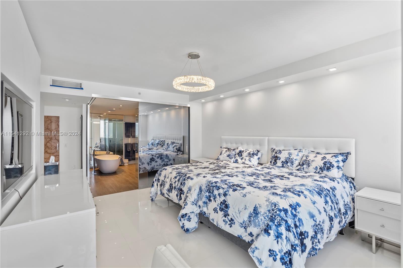 4779 COLLINS AV 3701, Miami Beach, Florida 33140, 3 Bedrooms Bedrooms, ,3 BathroomsBathrooms,Residentiallease,For Rent,4779 COLLINS AV 3701,A11541292