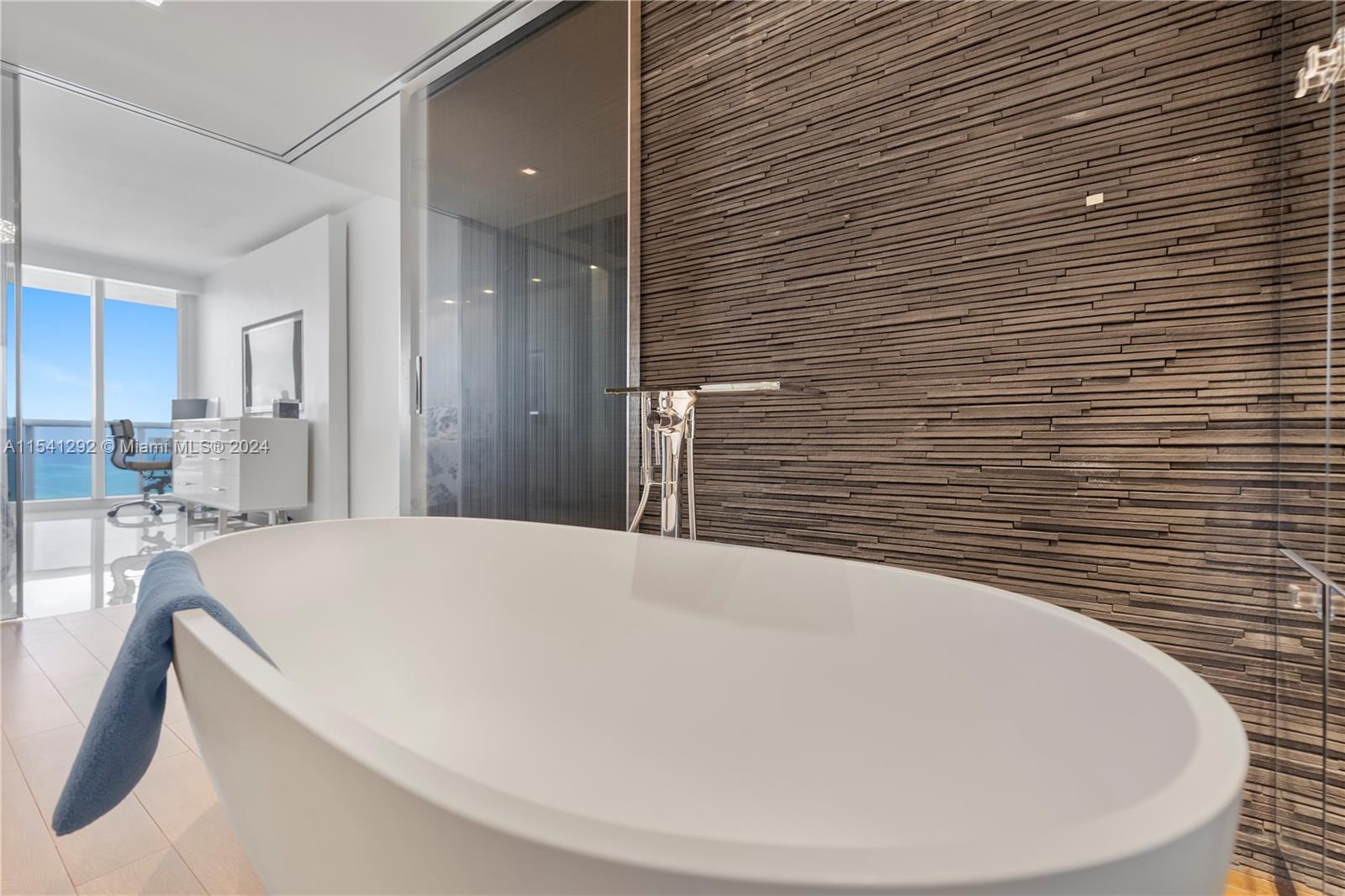 4779 COLLINS AV 3701, Miami Beach, Florida 33140, 3 Bedrooms Bedrooms, ,3 BathroomsBathrooms,Residentiallease,For Rent,4779 COLLINS AV 3701,A11541292