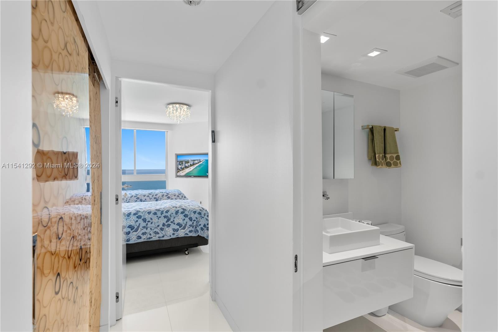 4779 COLLINS AV 3701, Miami Beach, Florida 33140, 3 Bedrooms Bedrooms, ,3 BathroomsBathrooms,Residentiallease,For Rent,4779 COLLINS AV 3701,A11541292