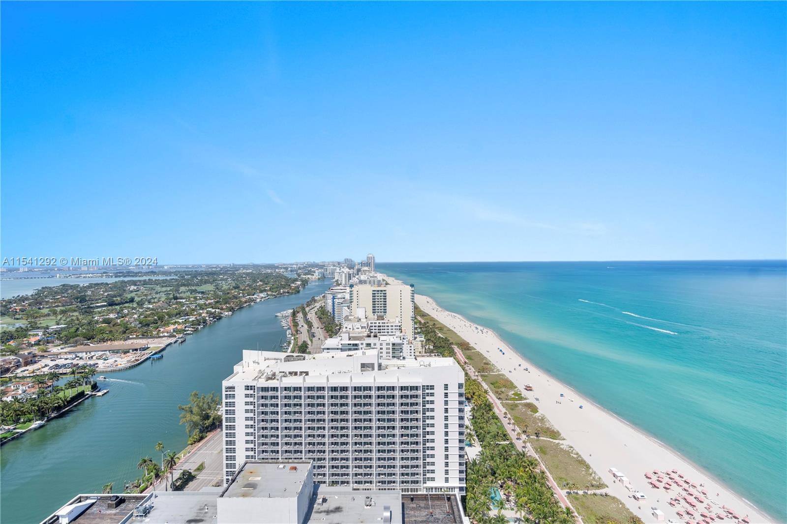 4779 COLLINS AV 3701, Miami Beach, Florida 33140, 3 Bedrooms Bedrooms, ,3 BathroomsBathrooms,Residentiallease,For Rent,4779 COLLINS AV 3701,A11541292