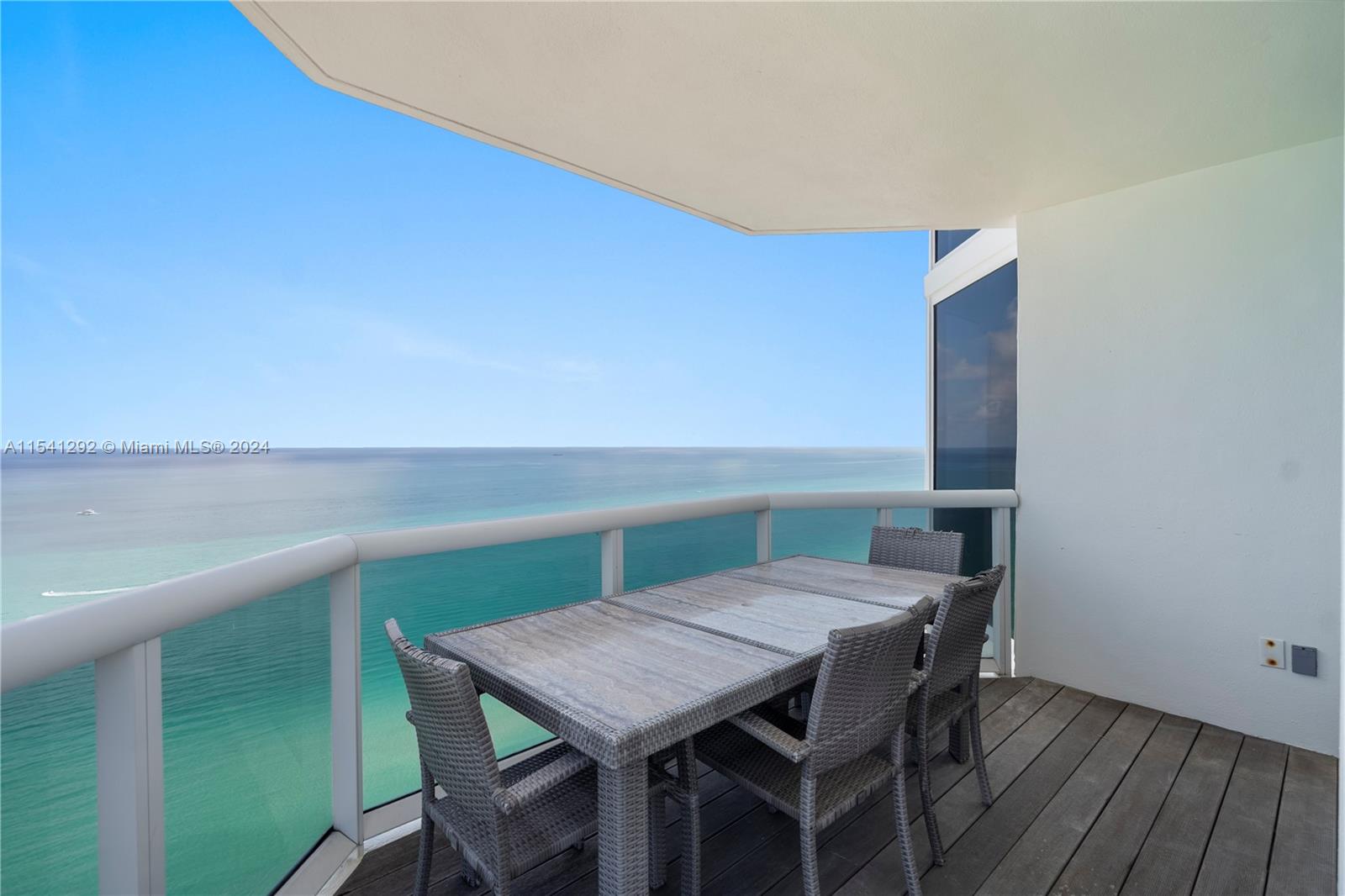 4779 COLLINS AV 3701, Miami Beach, Florida 33140, 3 Bedrooms Bedrooms, ,3 BathroomsBathrooms,Residentiallease,For Rent,4779 COLLINS AV 3701,A11541292