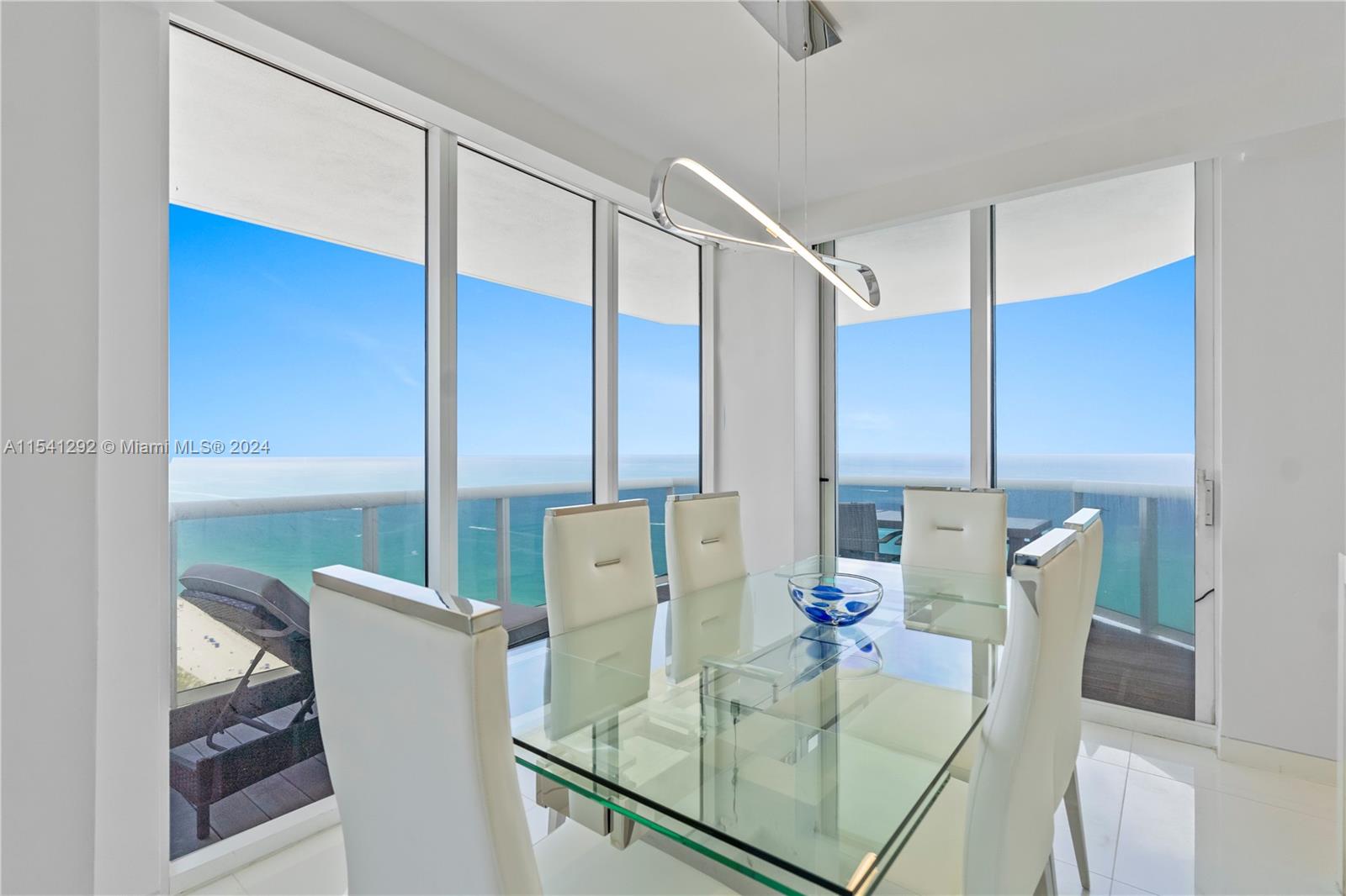 4779 COLLINS AV 3701, Miami Beach, Florida 33140, 3 Bedrooms Bedrooms, ,3 BathroomsBathrooms,Residentiallease,For Rent,4779 COLLINS AV 3701,A11541292