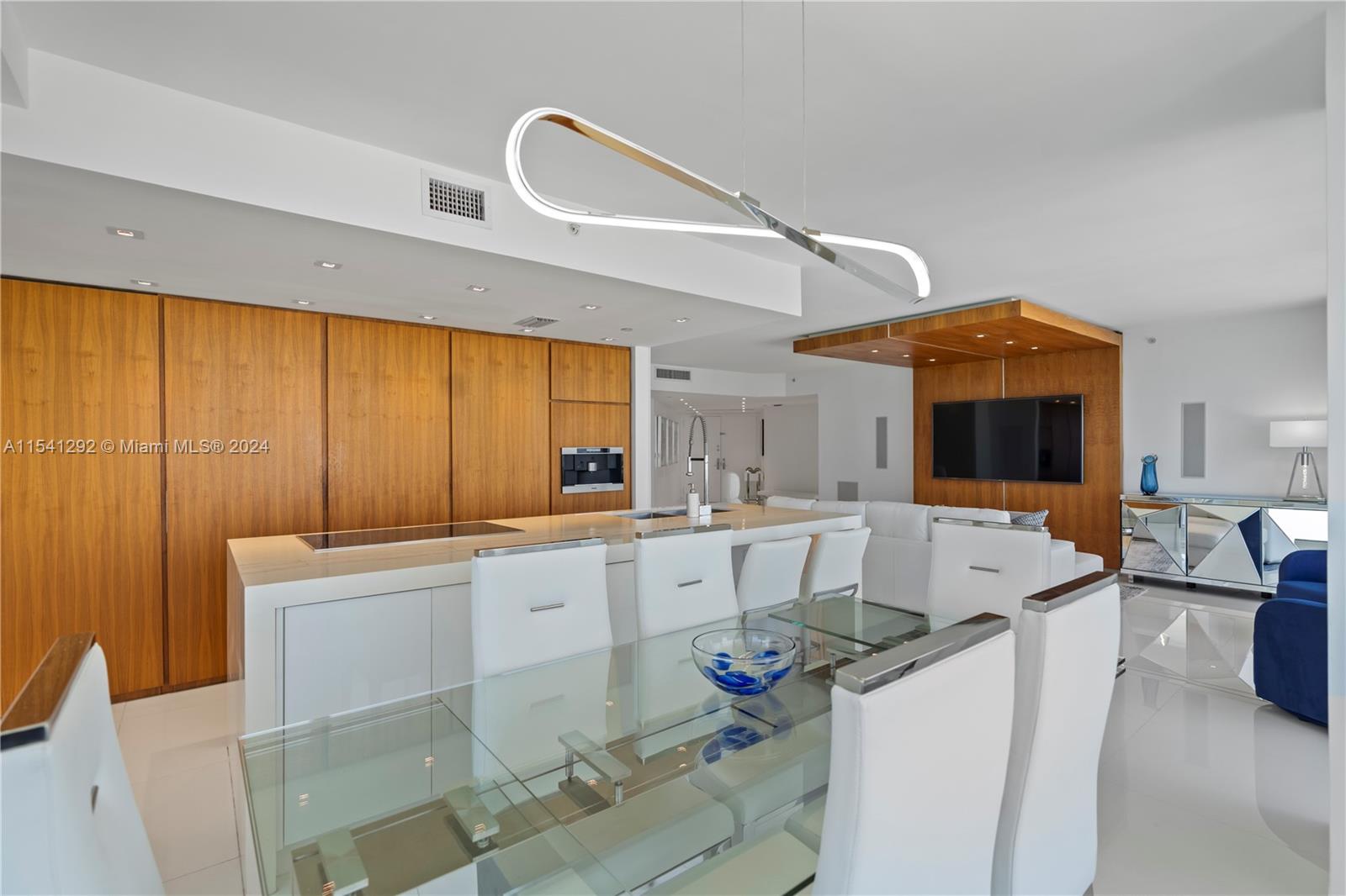 4779 COLLINS AV 3701, Miami Beach, Florida 33140, 3 Bedrooms Bedrooms, ,3 BathroomsBathrooms,Residentiallease,For Rent,4779 COLLINS AV 3701,A11541292